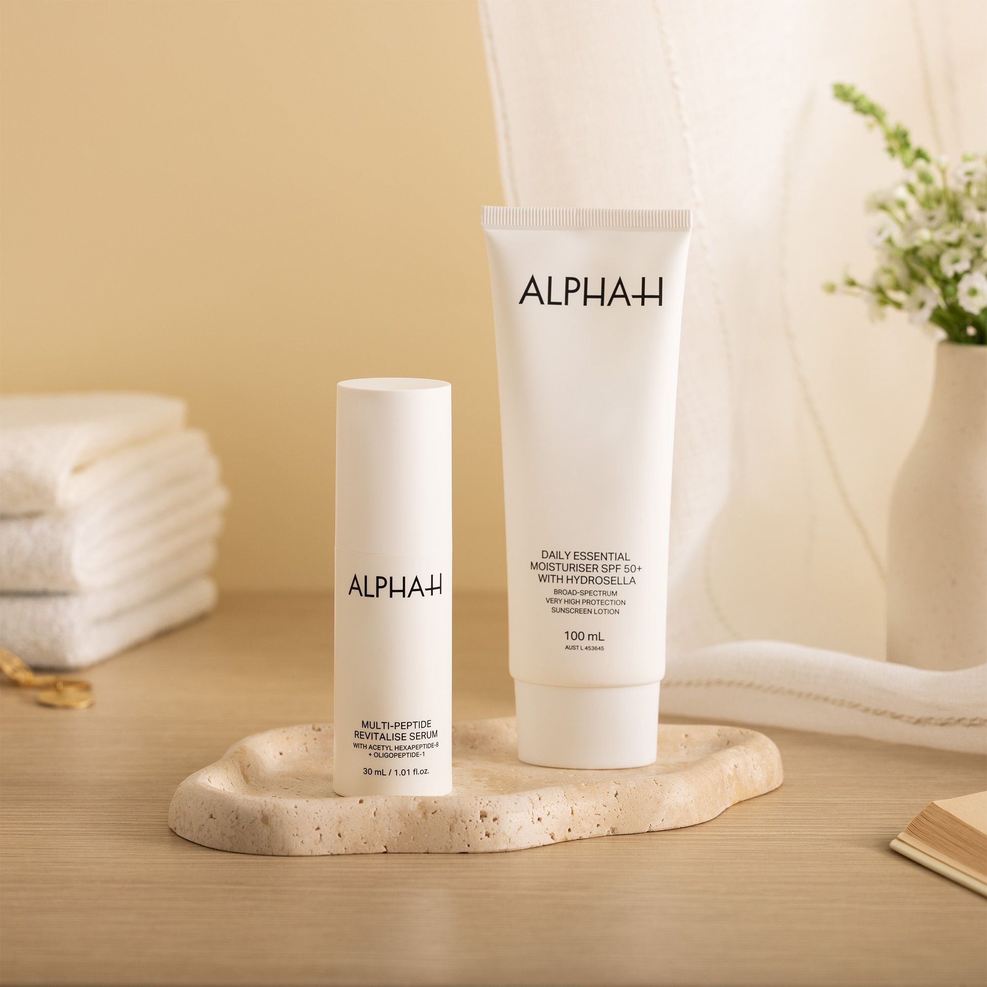 Alpha - H
Siero Multi-Peptide
(30ml) e protezione
solare SPF50+ (100ml)