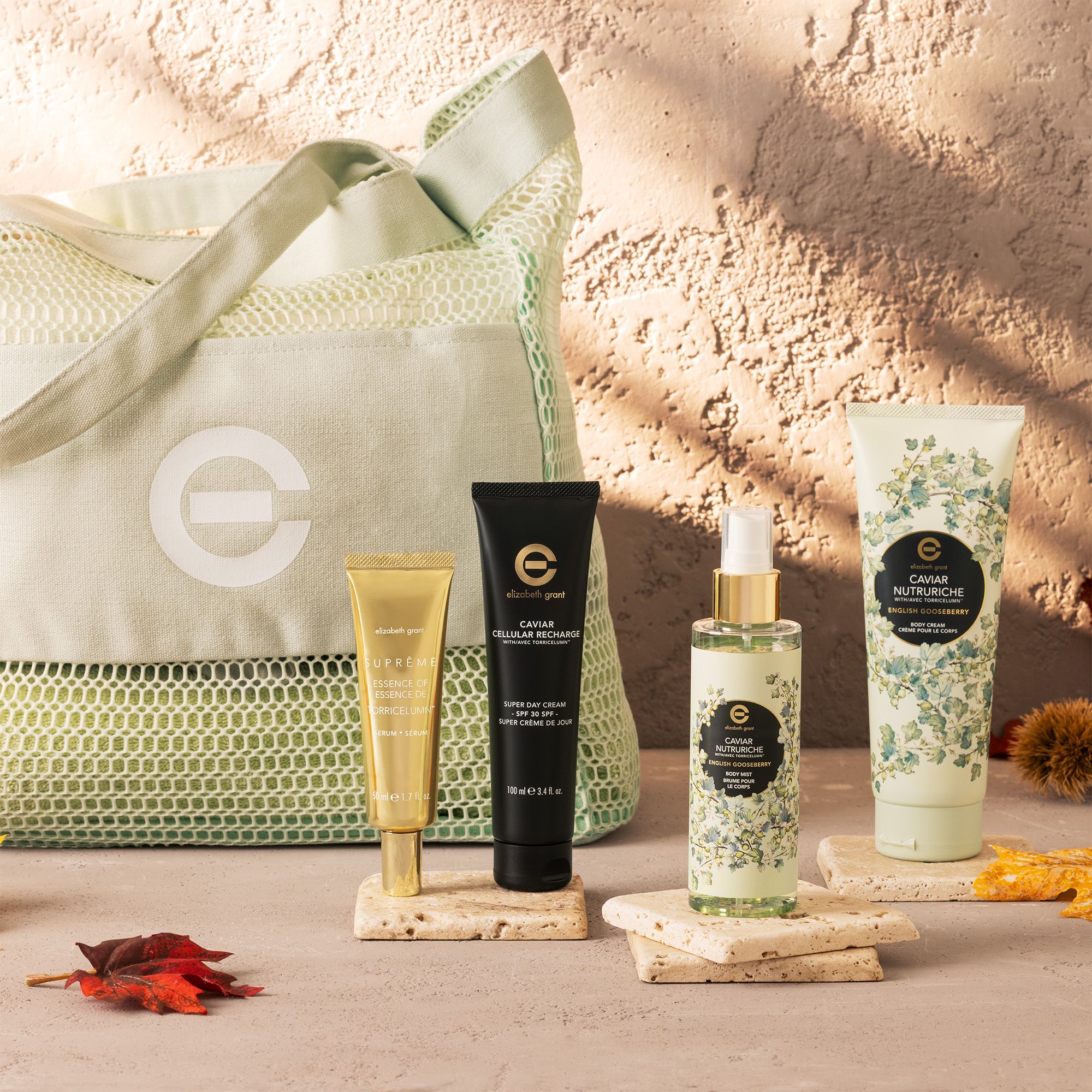 Elizabeth Grant
Crema giorno SPF30,
siero, spray corpo,
crema corpo e borsa