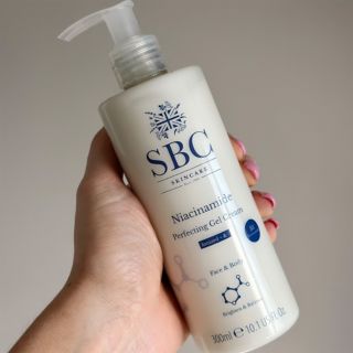 SBC
Niacinamide Gel
idratante viso
e corpo (300ml)