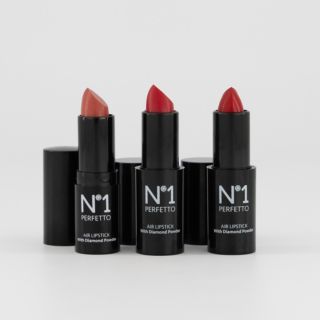 N°1 PERFETTO
Kit labbra: balsamo,
rossetto rosso e
trattamento Platinum