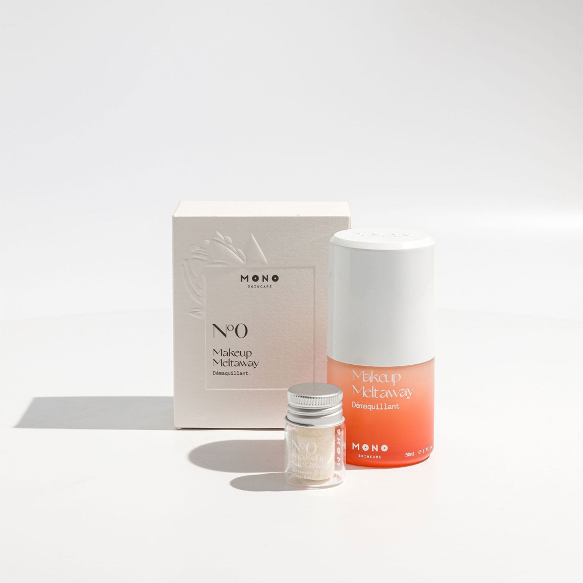 MONO Skincare
Struccante viso
in compressa
con flacone (50ml)