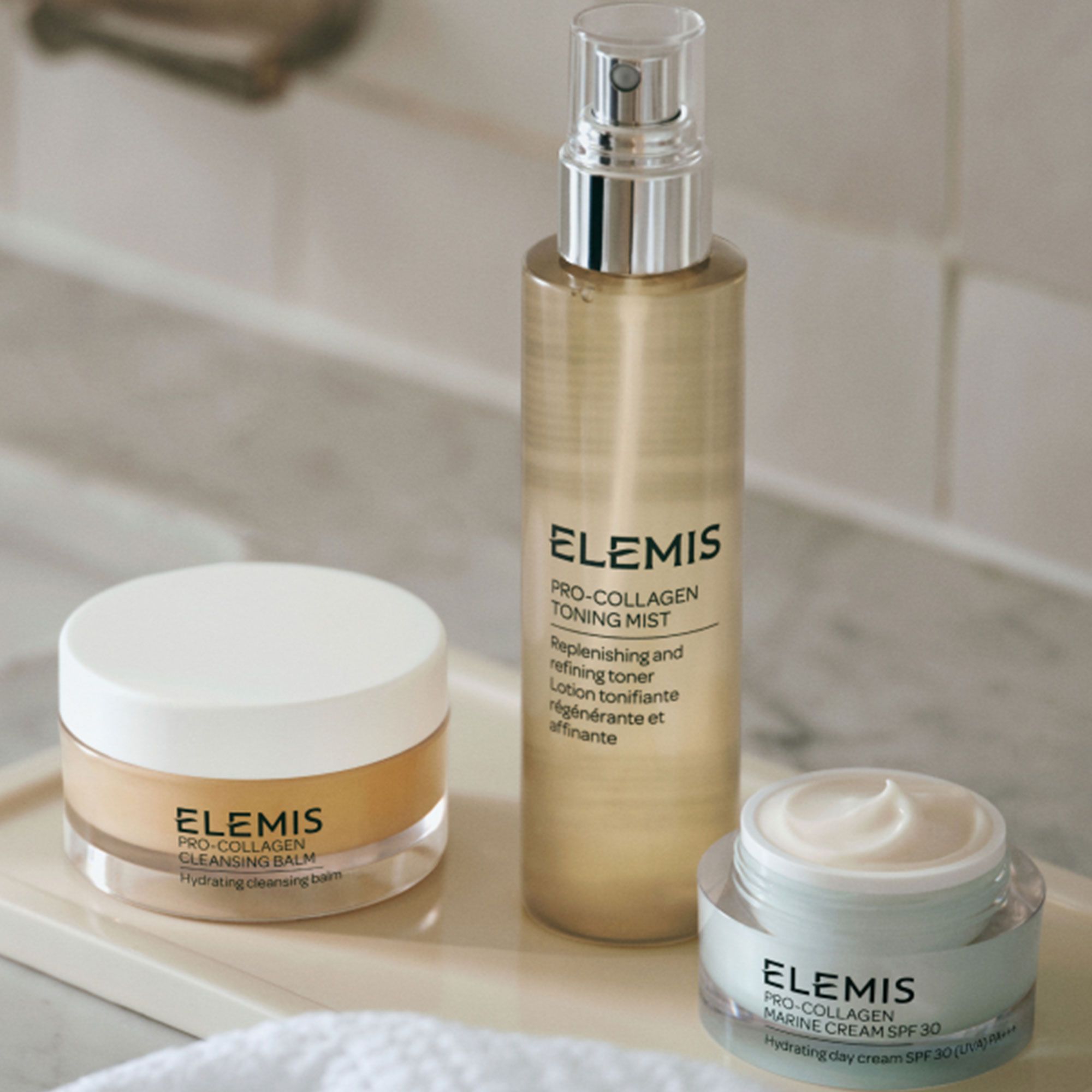 Elemis
Kit Pro-Collagen:
crema giorno, tonico 
e balsamo detergente