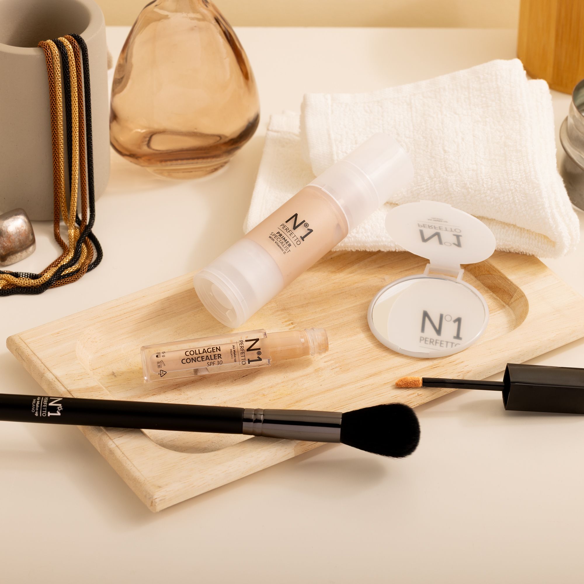  N°1 Perfetto
Kit make-up: primer,
correttore SPF30,
pennello, specchietto