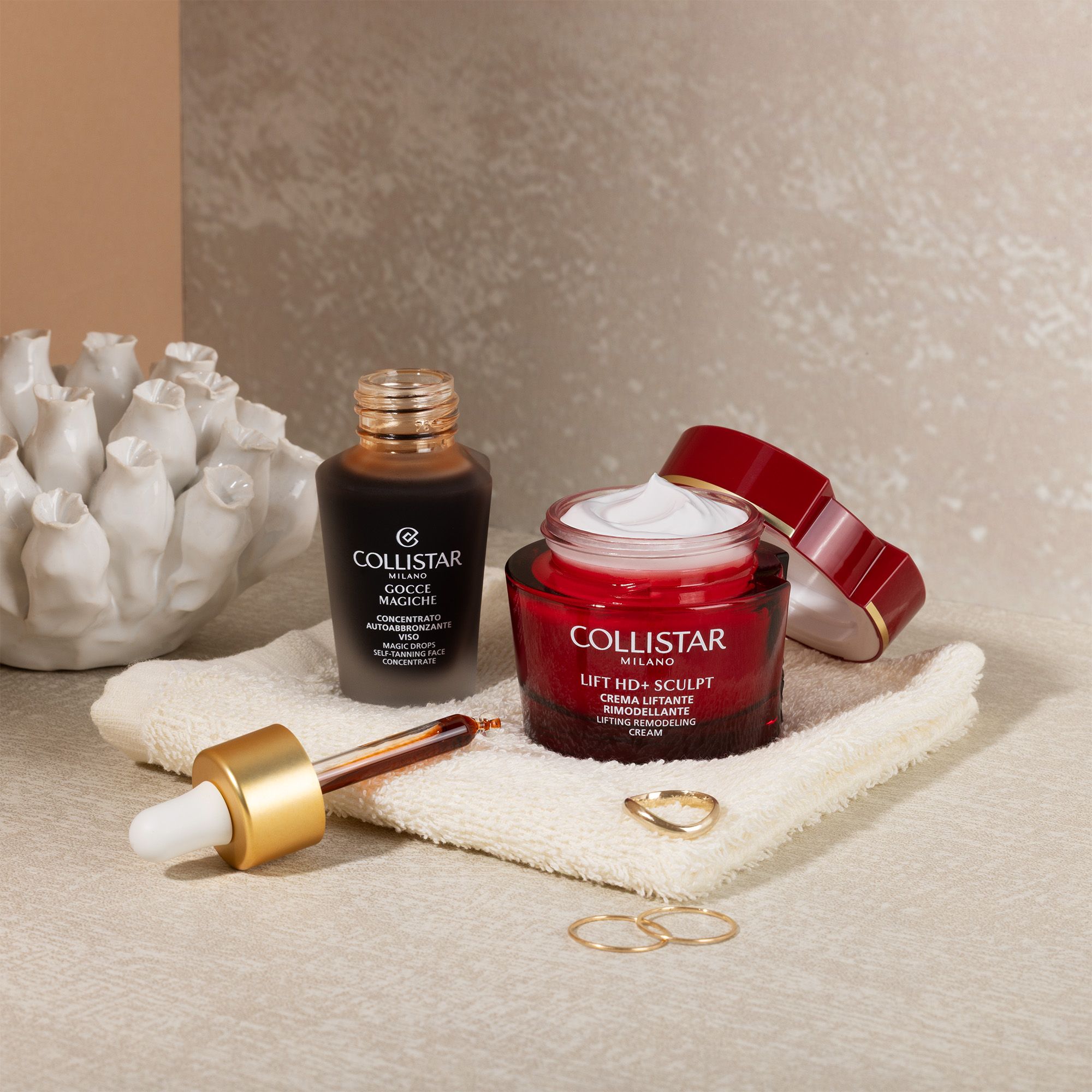 Collistar
Crema viso Lift HD+
(50ml) + gocce viso
autoabbronzati (30ml)