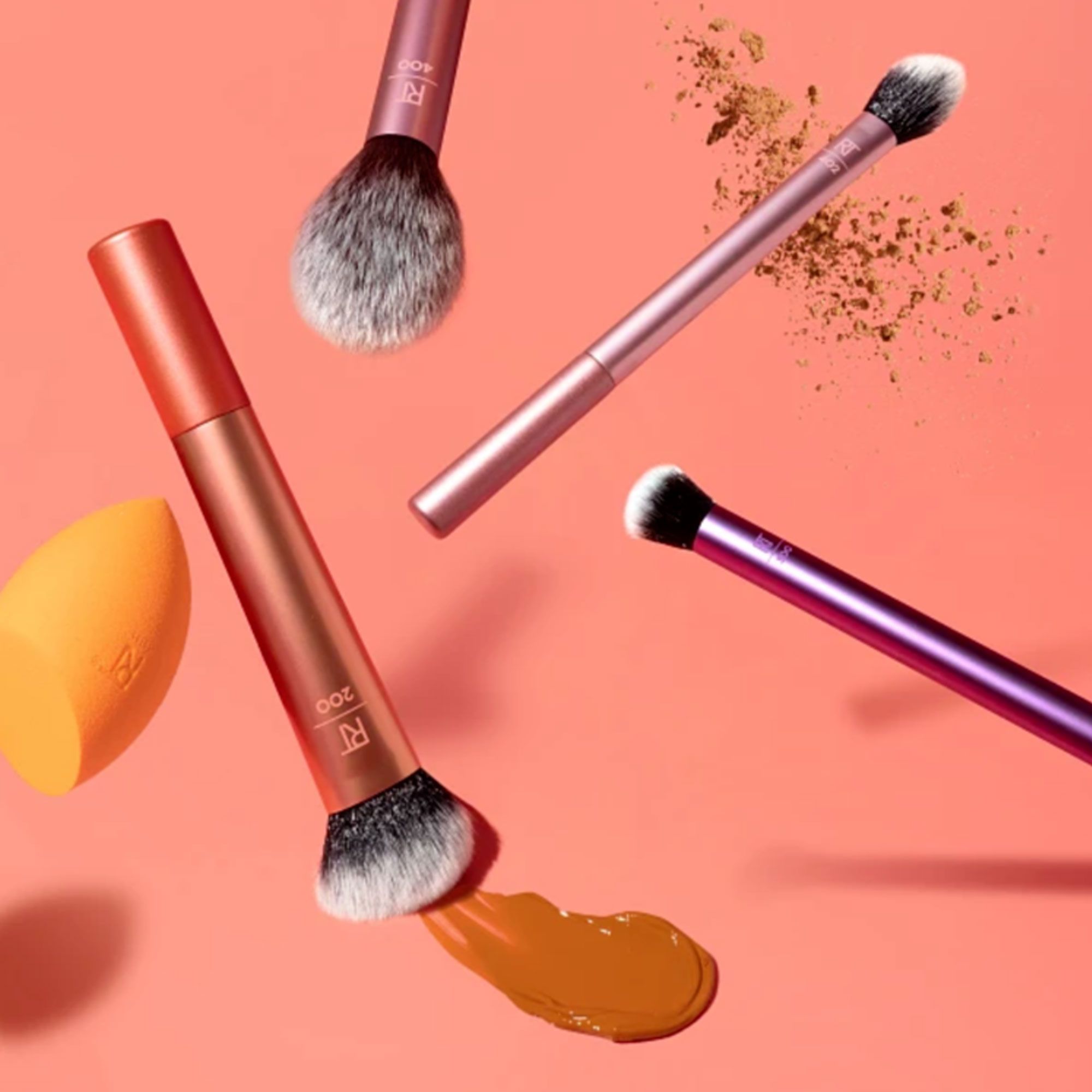 Real Techniques
Set 4 pennelli viso
e spugnetta
make-up