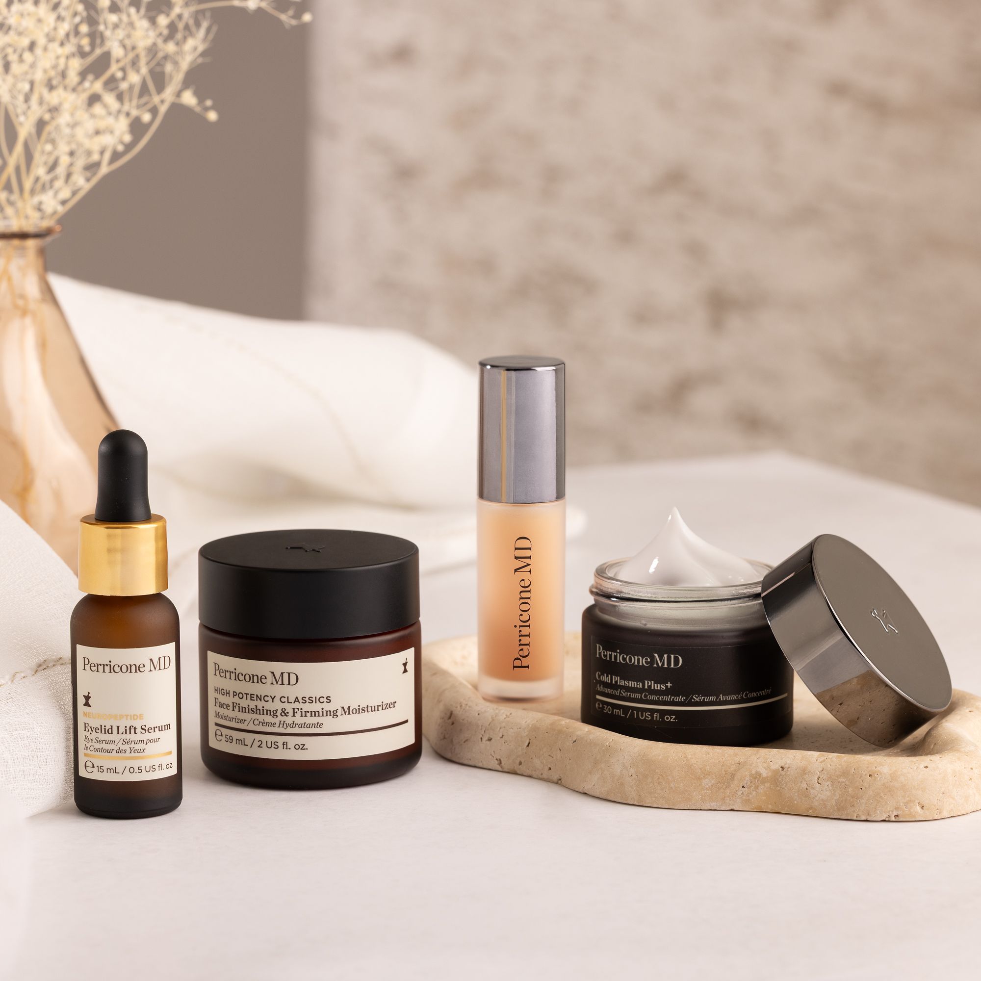 Perricone MD
Kit: siero occhi,
crema e siero viso,
olio labbra