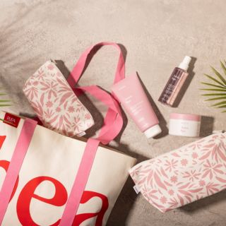 PUPA Milano
Kit corpo+borsa:
bagnoschiuma+
crema+acqua profumata