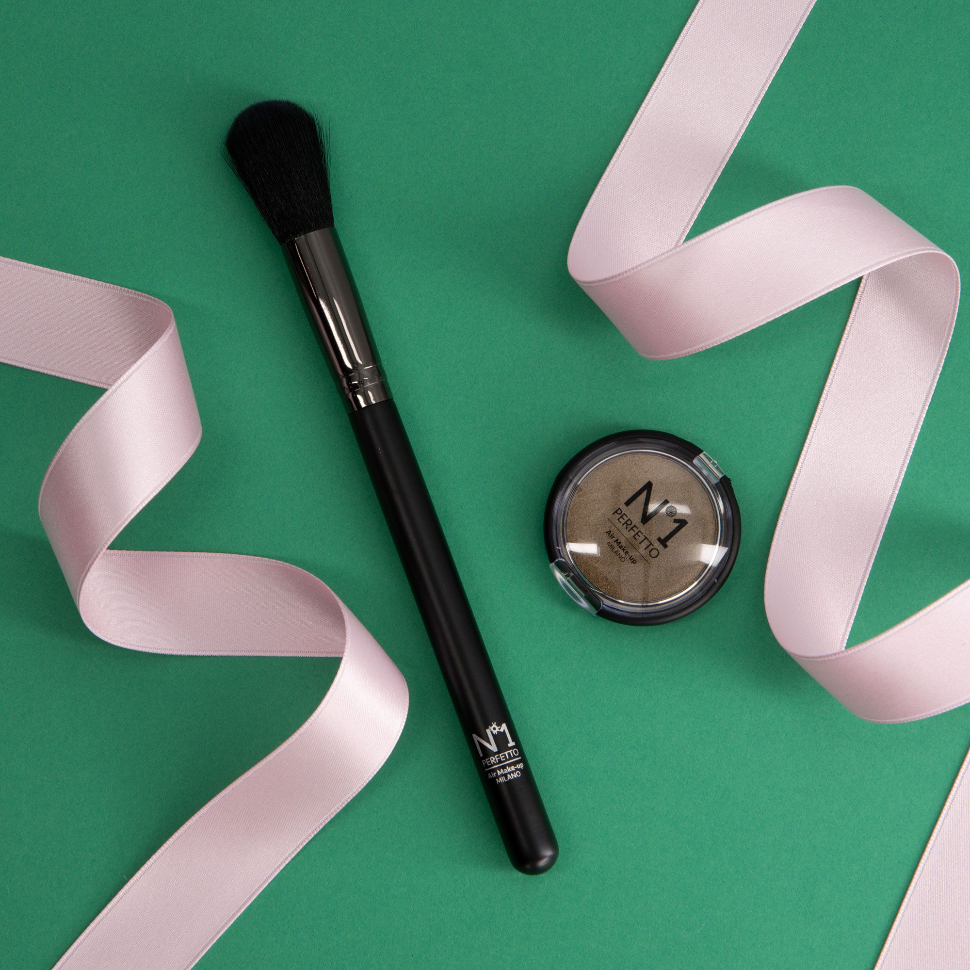 N°1 Perfetto
Blush illuminante
viso (4g) e pennello
per polveri