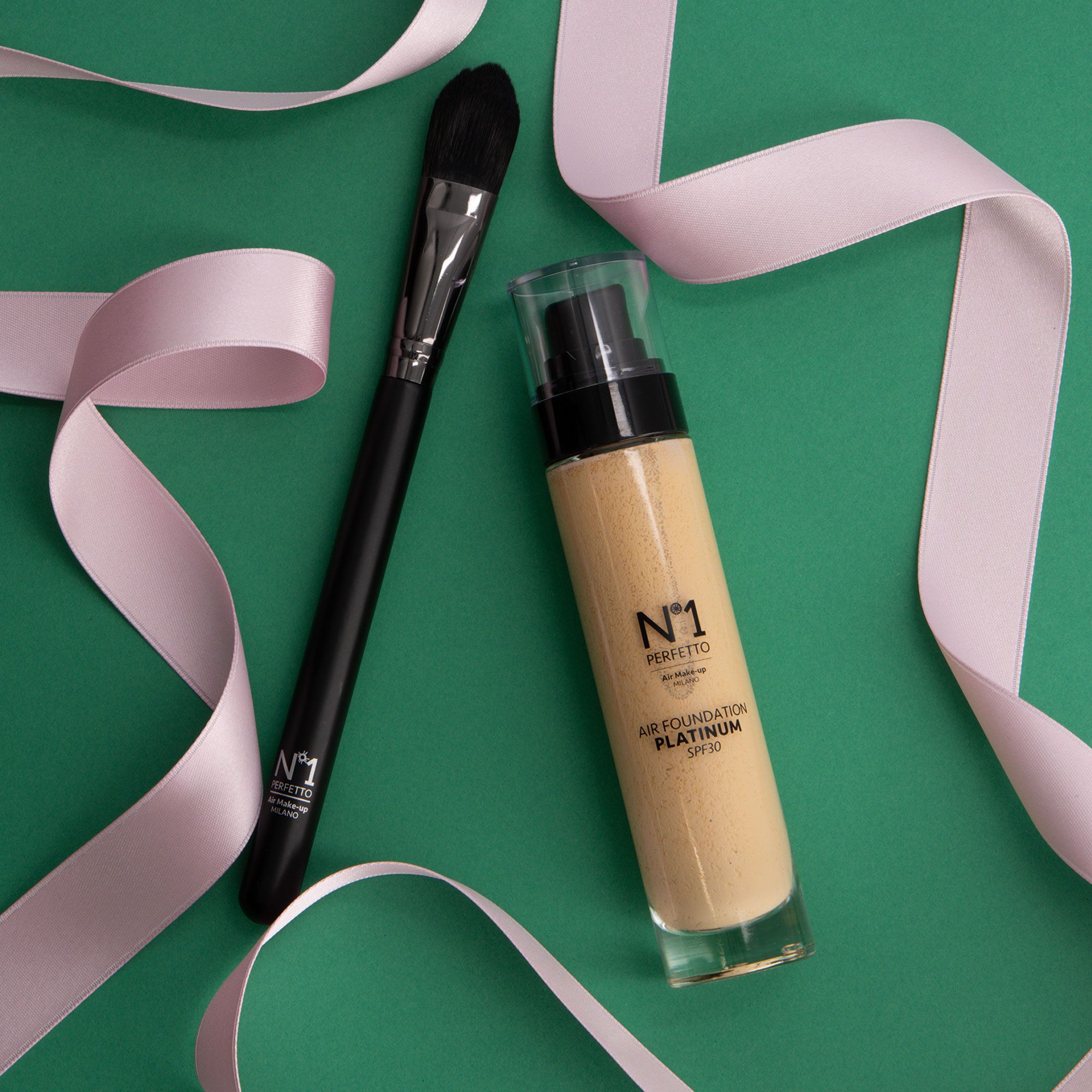 N°1 Perfetto
Kit make-up:
fondotinta SPF30,
pennello e sacchetto