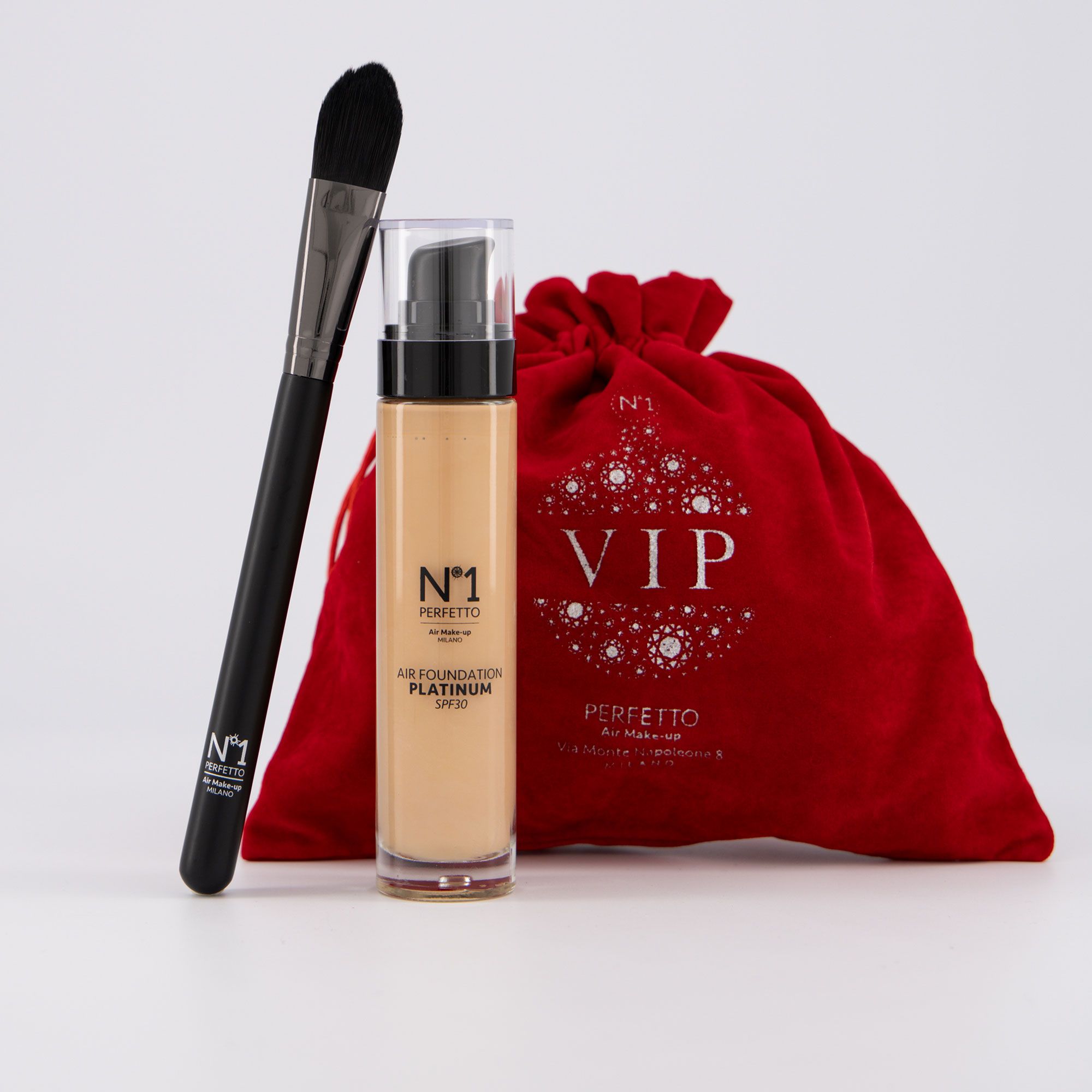 N°1 Perfetto Kit make-up: fondotinta SPF30, pennello e sacchetto