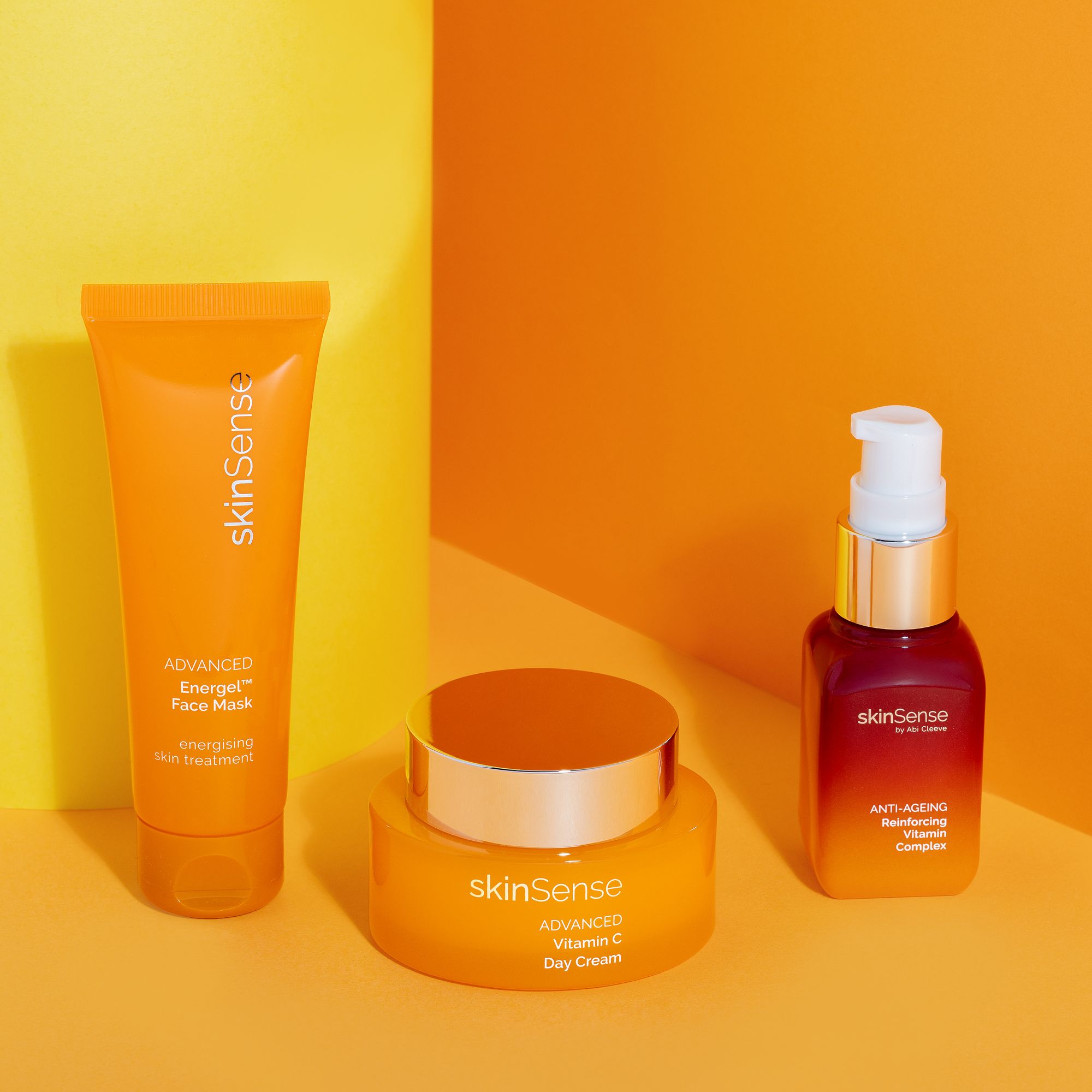 skinSense
Kit Vitamina C: crema
(50ml), maschera
(50ml), siero (15ml)