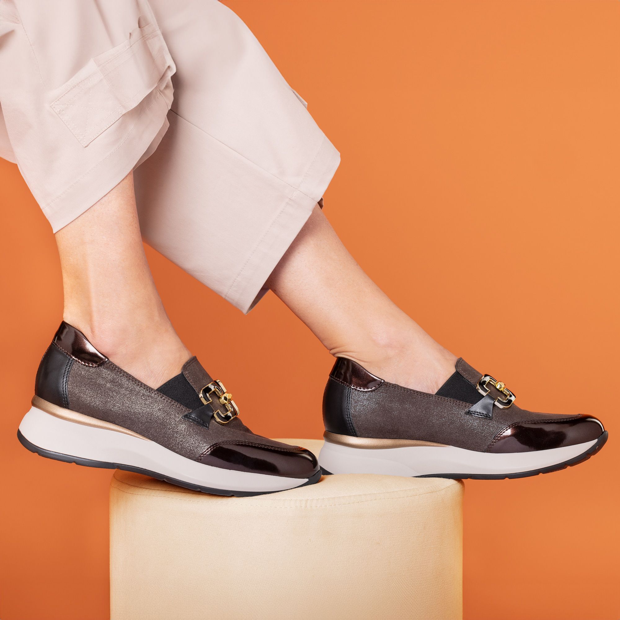 Le Serpentini
Slip on con tessuto
effetto glitter
e morsetto