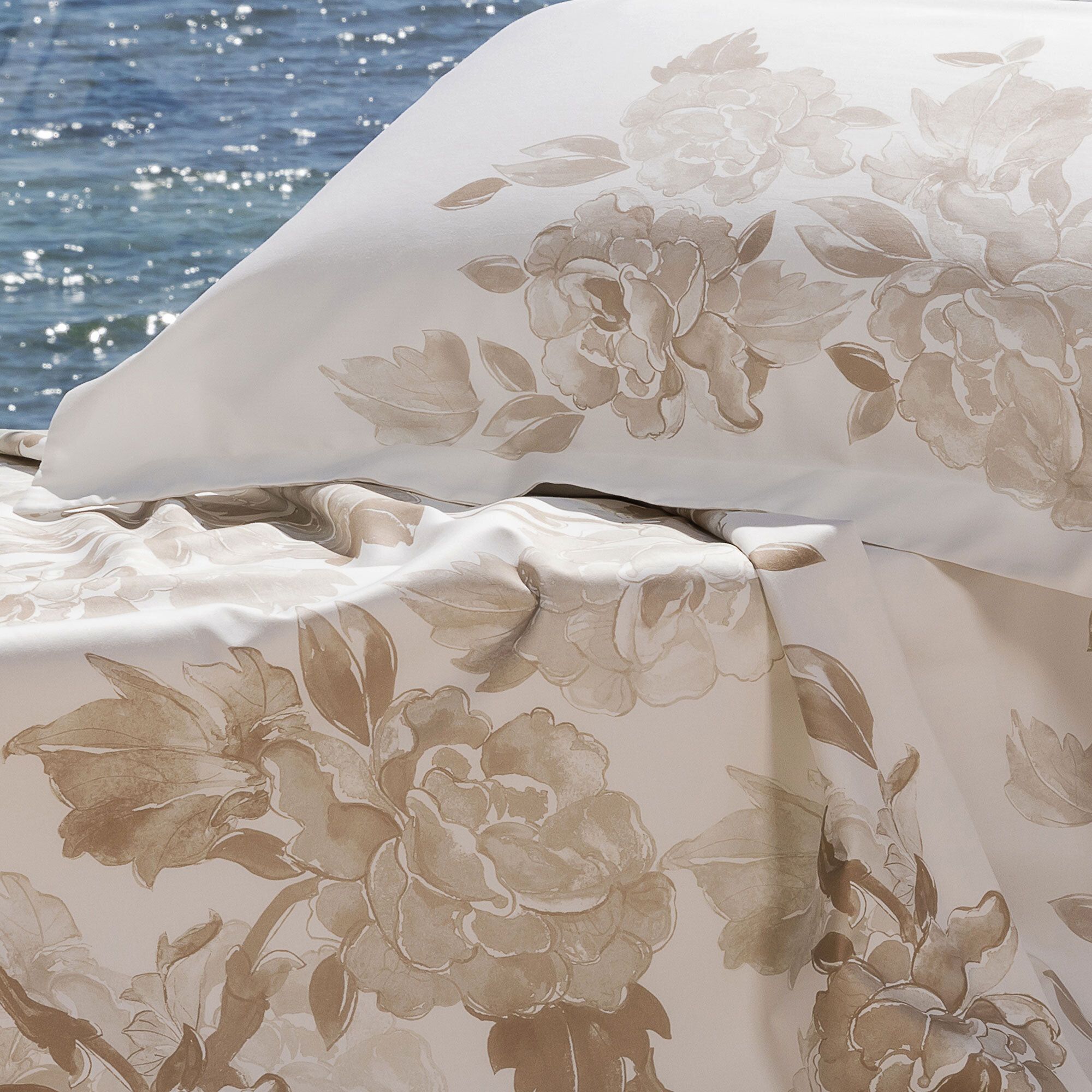 Ferò
Parure copripiumino 
Acquerello raso 300TC
stampa digitale rose