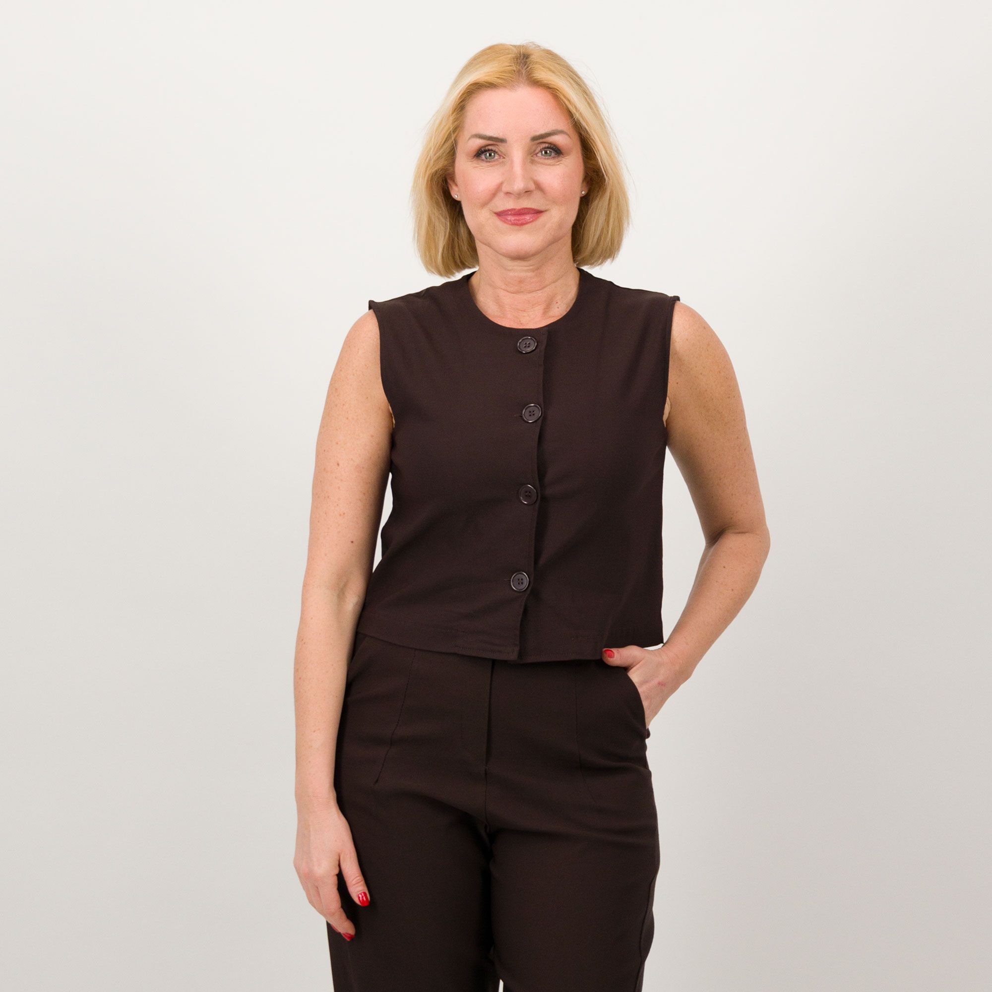 Lucrezia Sciortino
Gilet a scatola con
4 bottoni