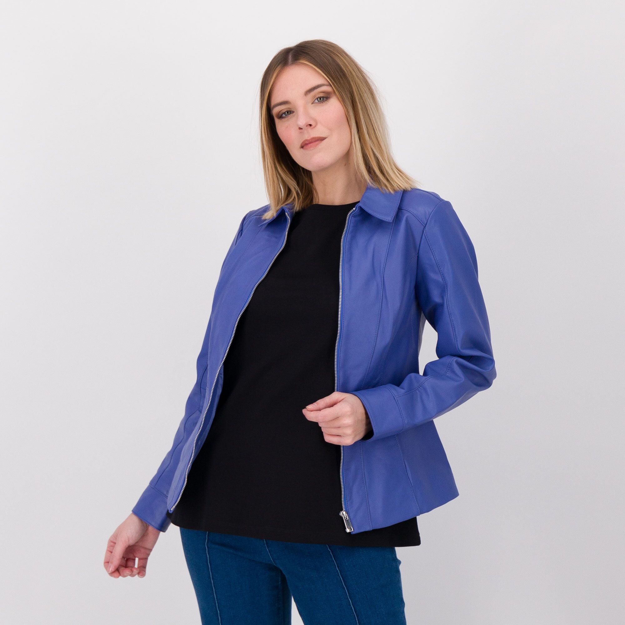 Isaac Mizrahi Live
Giacca in vera pelle
Colletto a camicia
Tasche inserite
Linea sciancrata