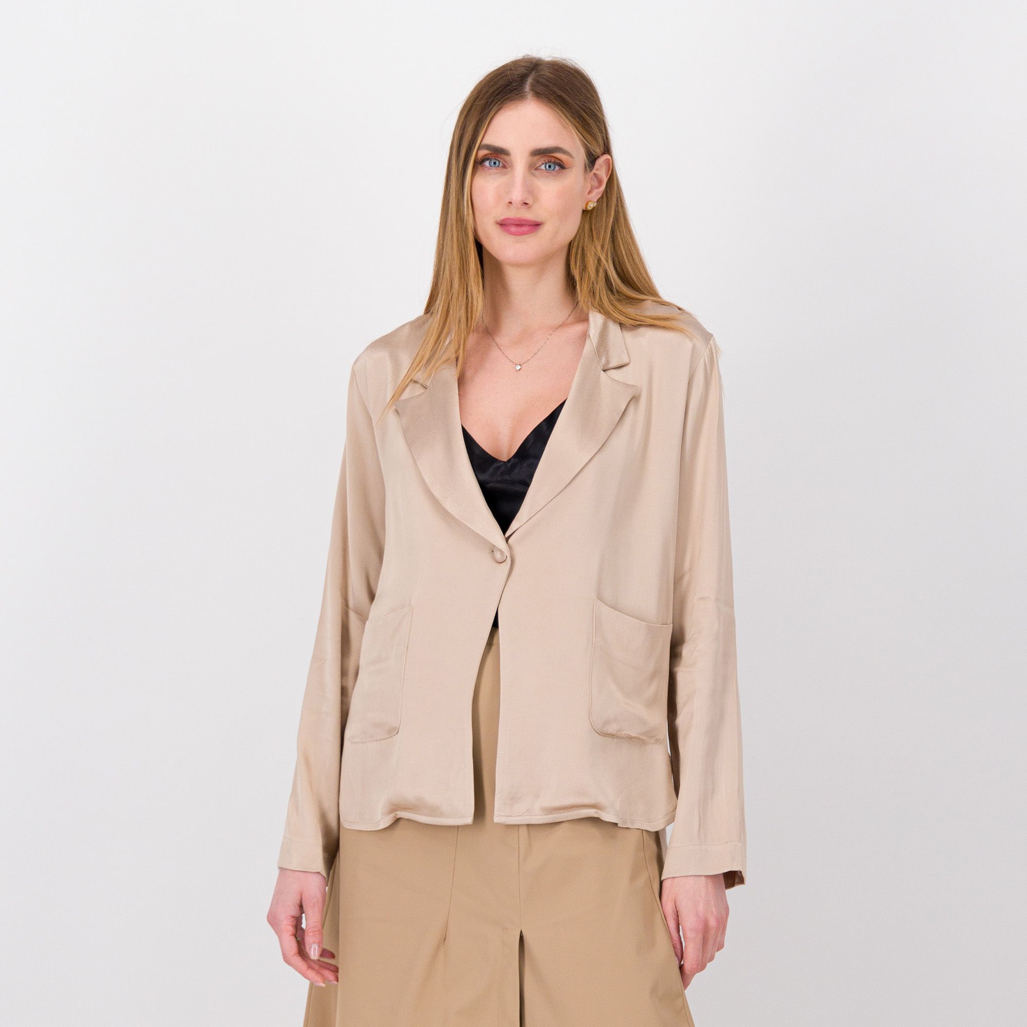 M’ama
Giacca in raso di
viscosa con
collo a lancia