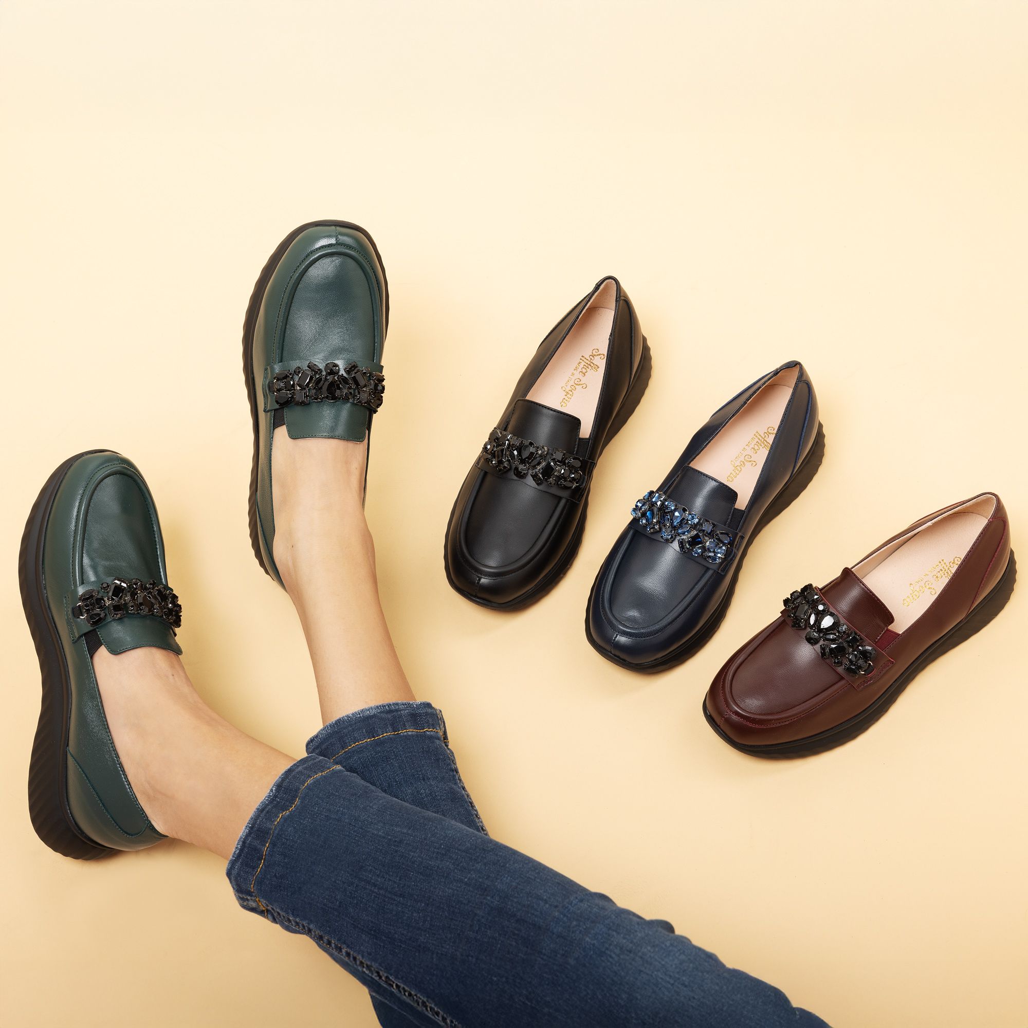 Soffice Sogno
Slip-on in pelle
fascia con gioiello
suola 5 cm