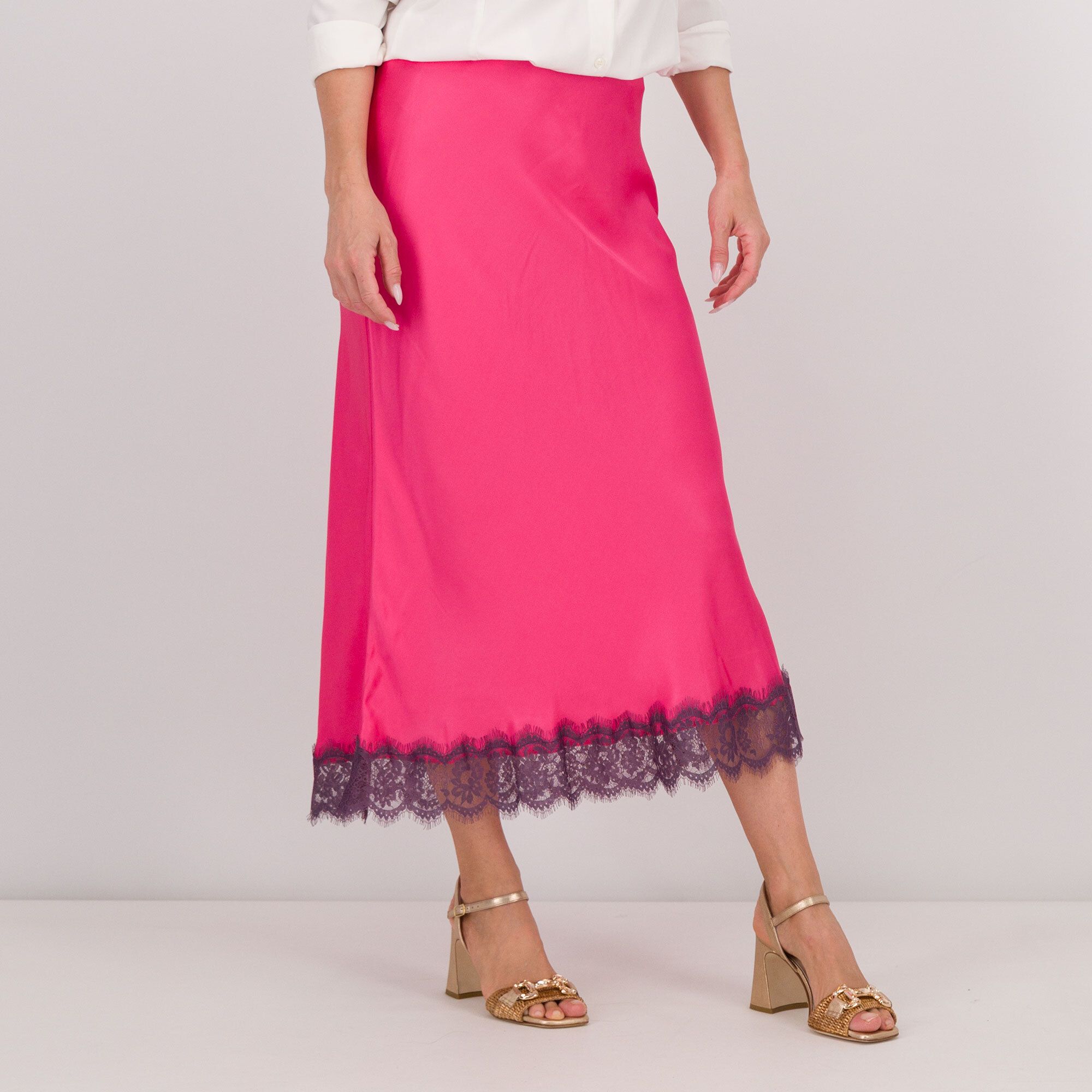 Caterina Lancini
Gonna in raso di
viscosa con punto
vita con pizzo