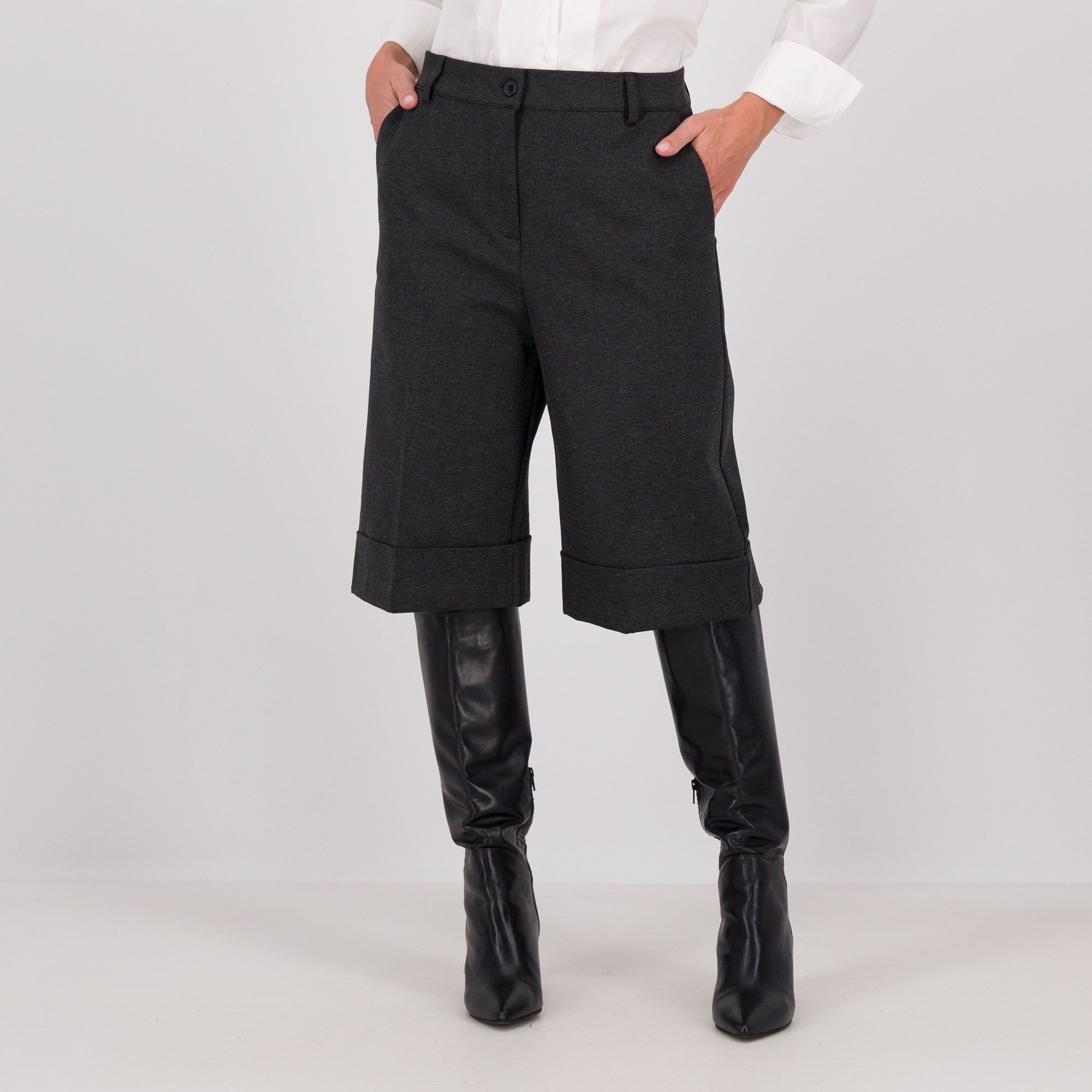 Caterina Lancini
Bermuda in punto
Milano con risvolto