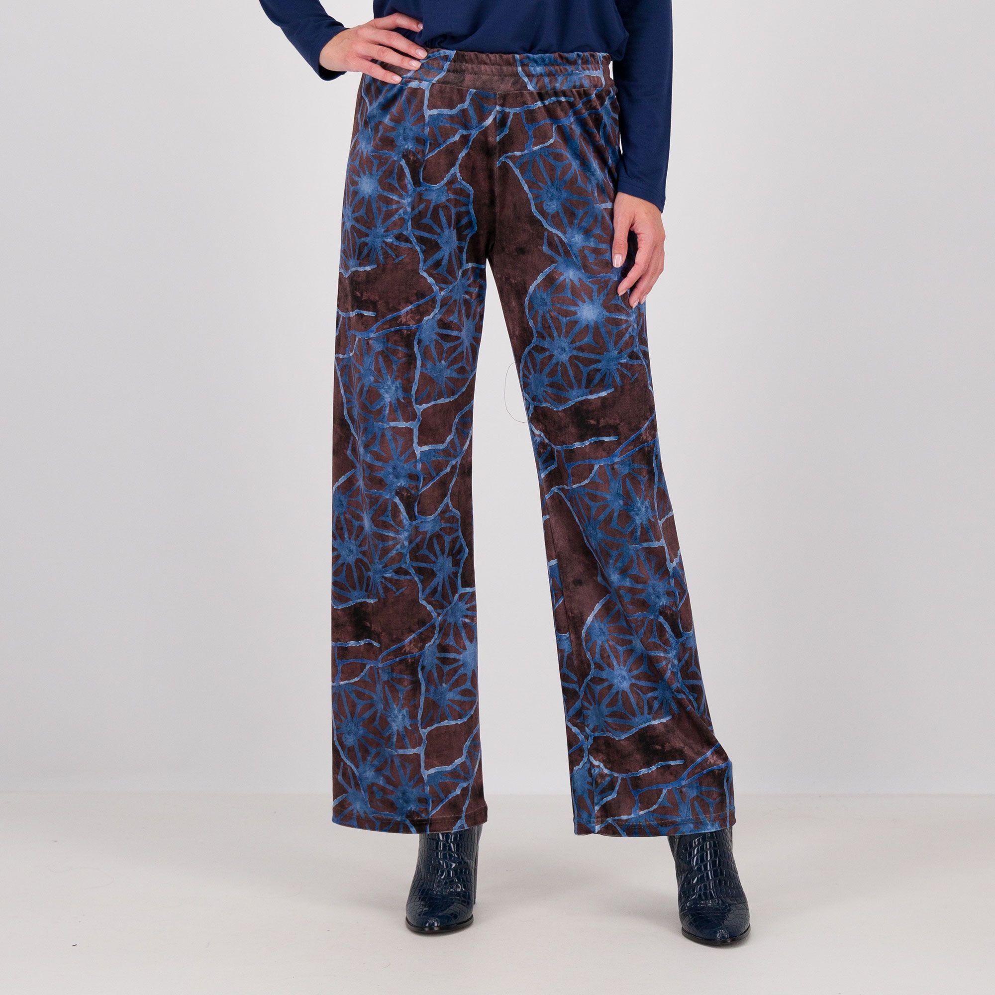 Bianca Della Torre
Pantapalazzo
in velluto jersey
fantasia con cuciture