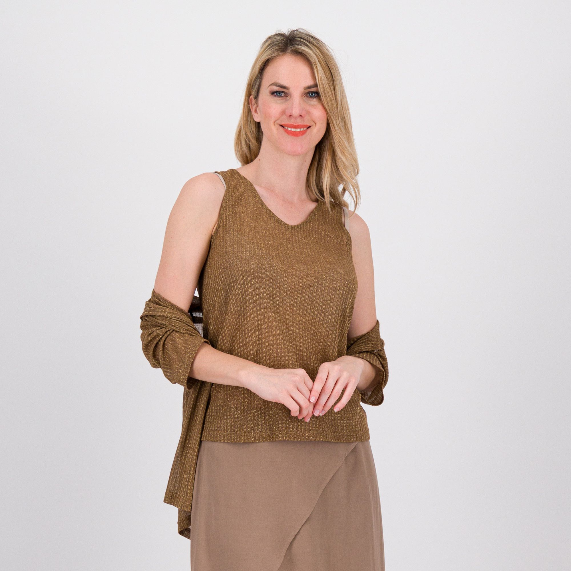 Caterina Lancini
Set 2 pezzi:
maglia leggera in
lamé e cardigan