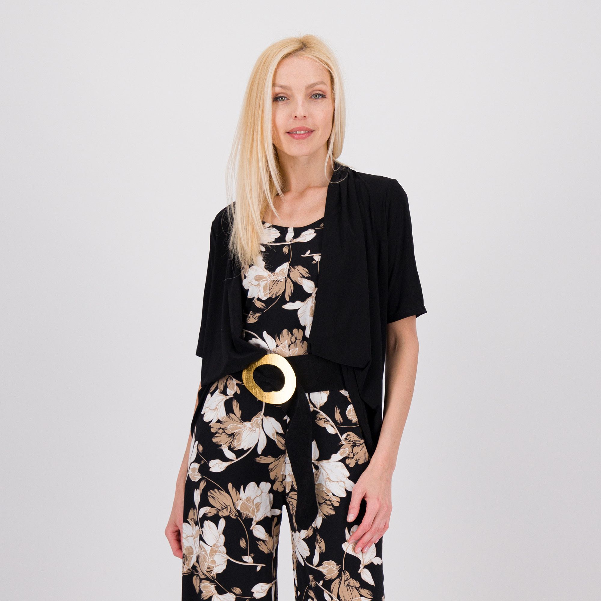 Nina Leonard
Set di 3 pezzi:
Cardigan tinta unita
Canotta fantasia
Maglia tinta unita