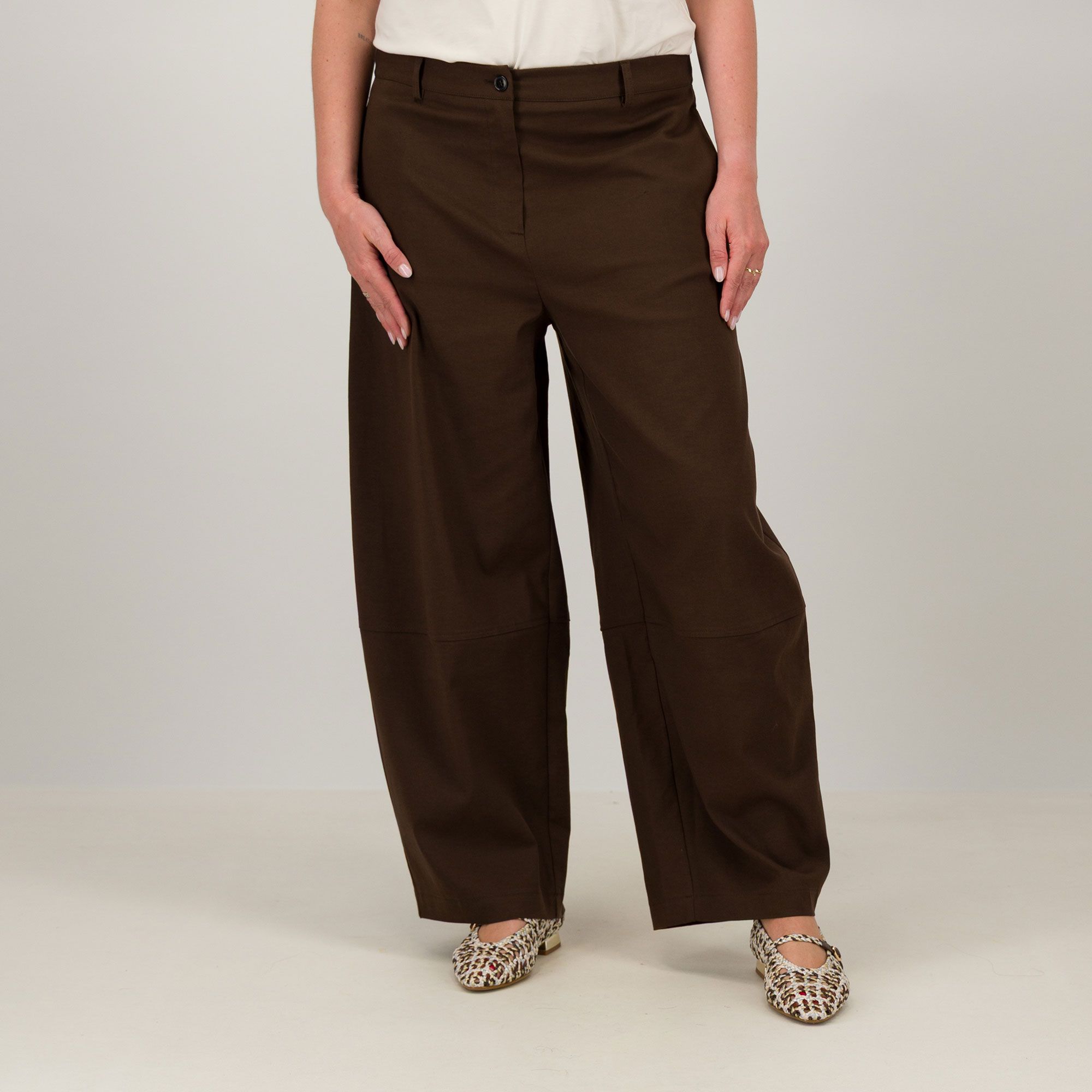 Caterina Lancini
Pantaloni balloon in
tessuto mano pesca
superstretch