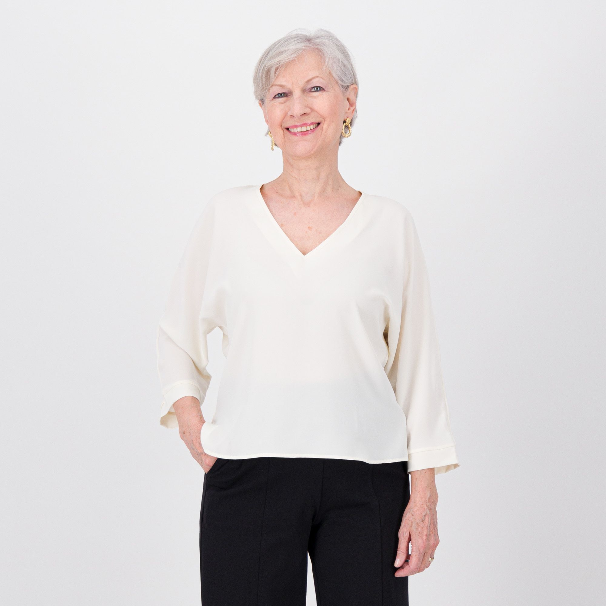 SottoMarino
Blusa in raso
con scollo a V
e maniche 3/4