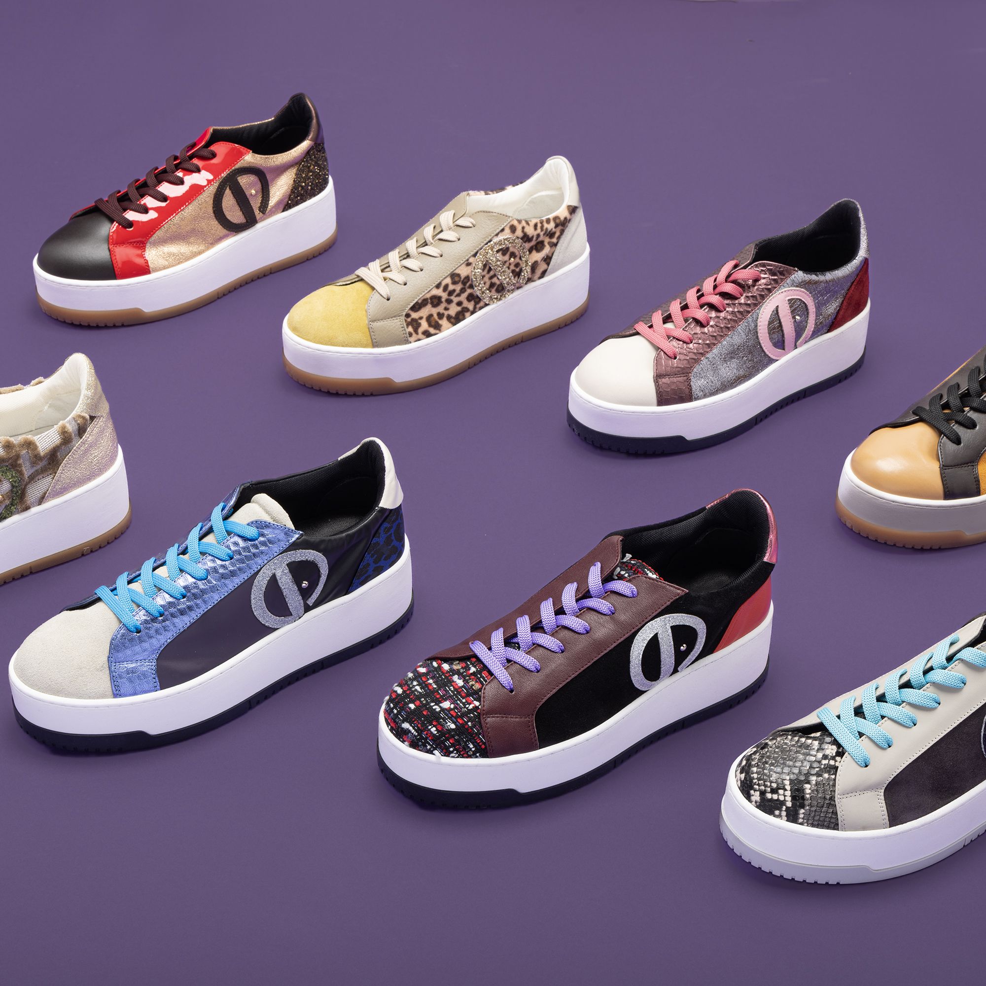 Ebarrito
Sneaker in pelle
Inserti a contrasto
Zeppa 5cm