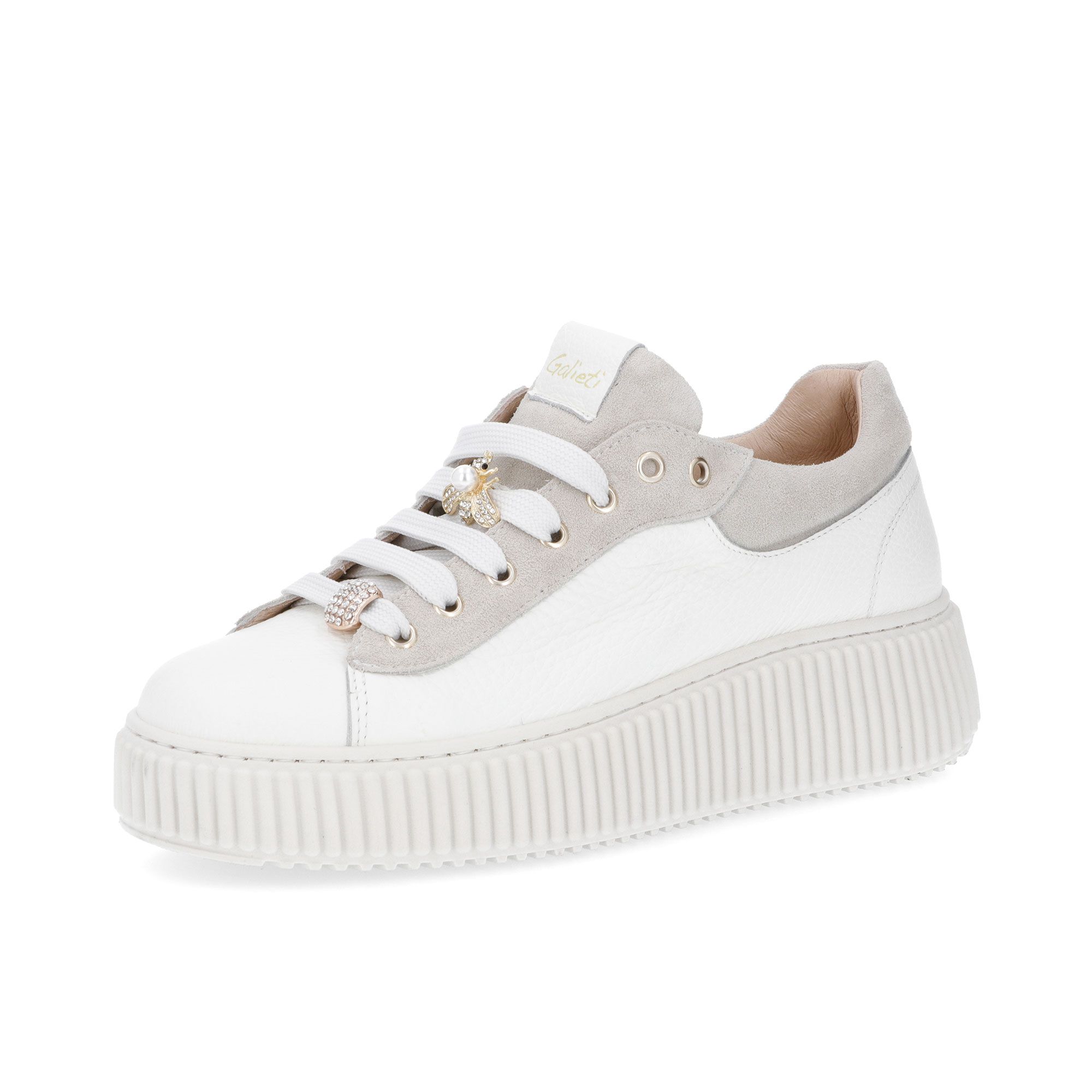 Galieti
Sneaker in pelle con
inserti scamosciati
e charm