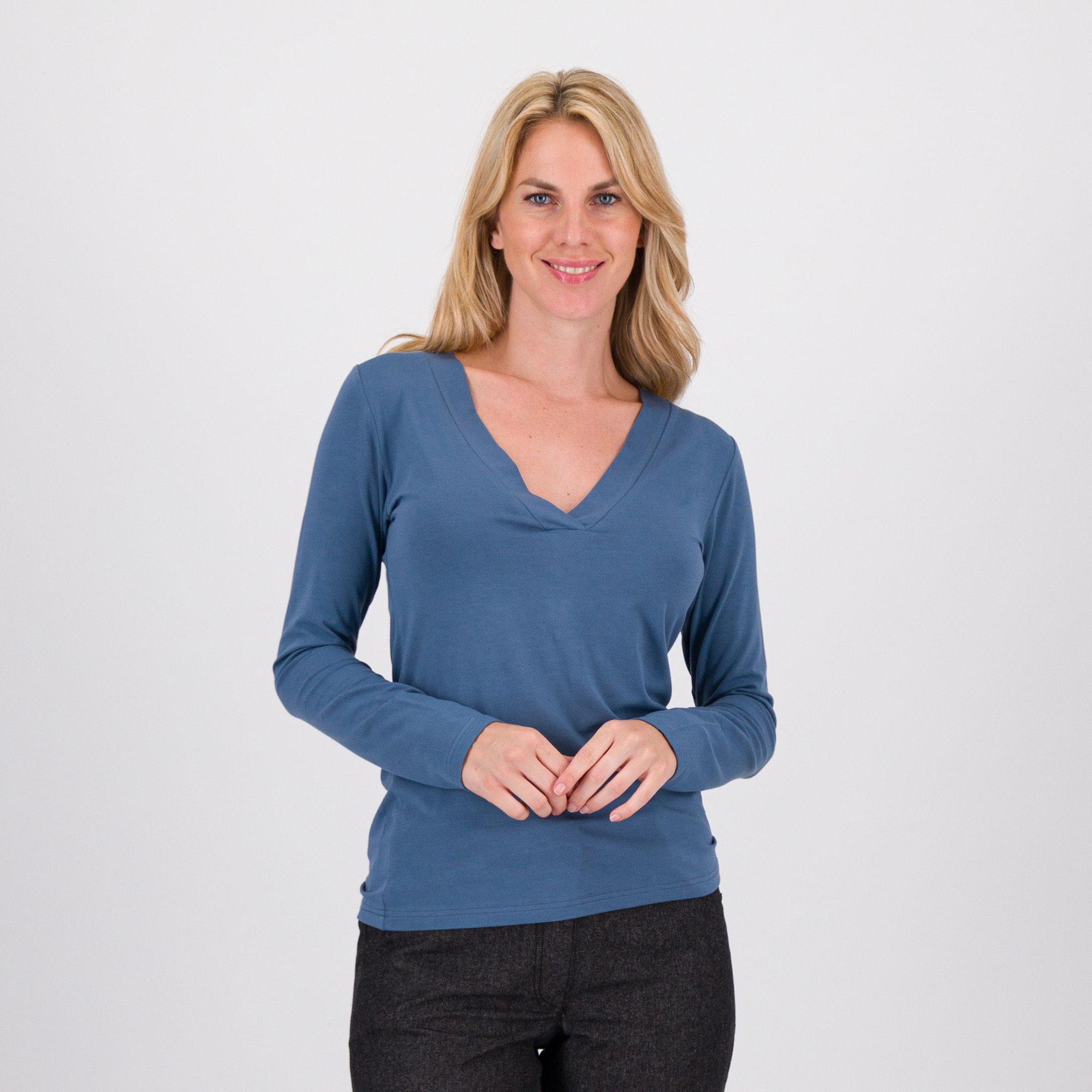 M’ama
Maglia in jersey
di viscosa con
scollo ampio a V