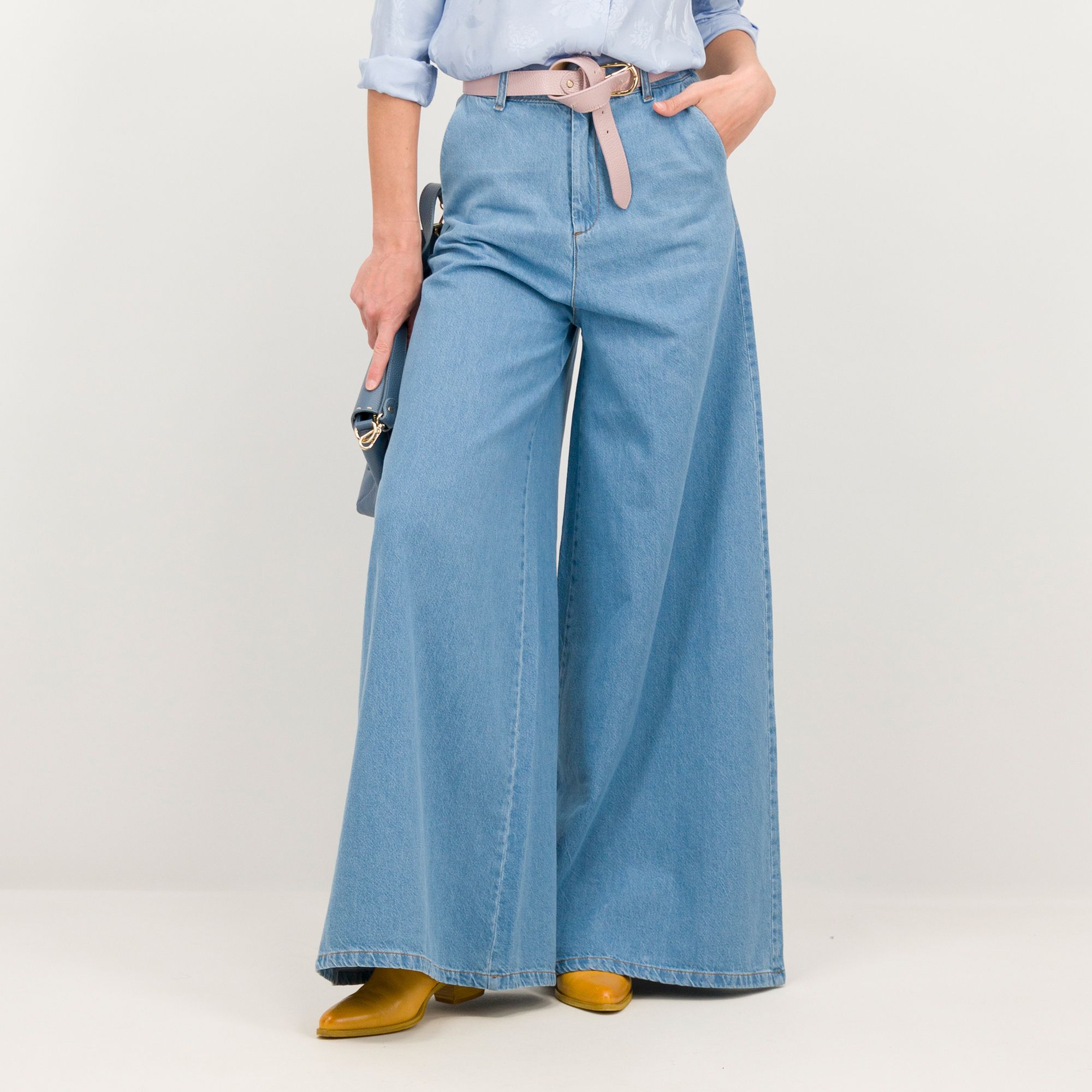 Mood Atelier
Jeans a palazzo
con vita elasticata
dietro