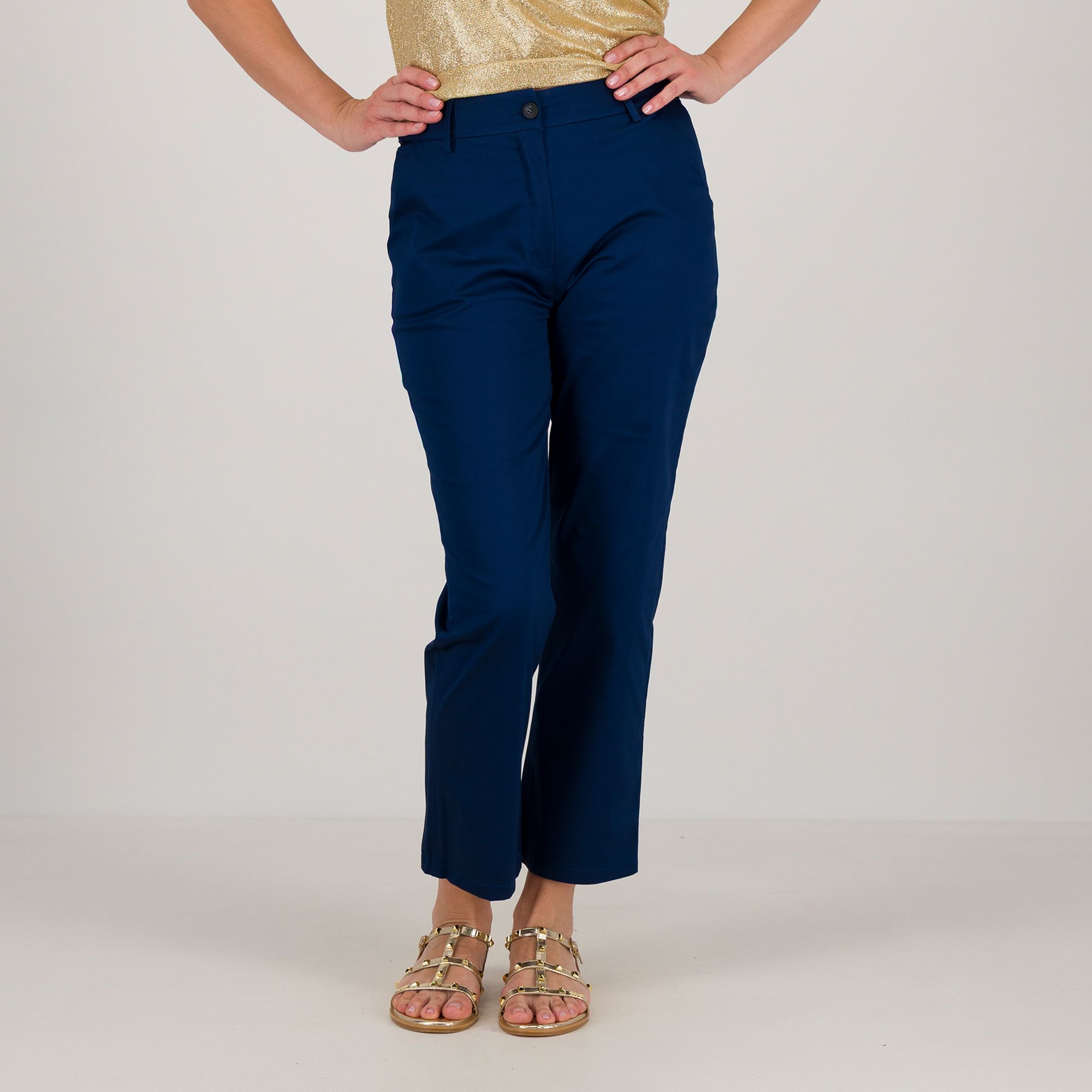 EVA Franco Ciambella
Pantaloni
in cotone
con tasche