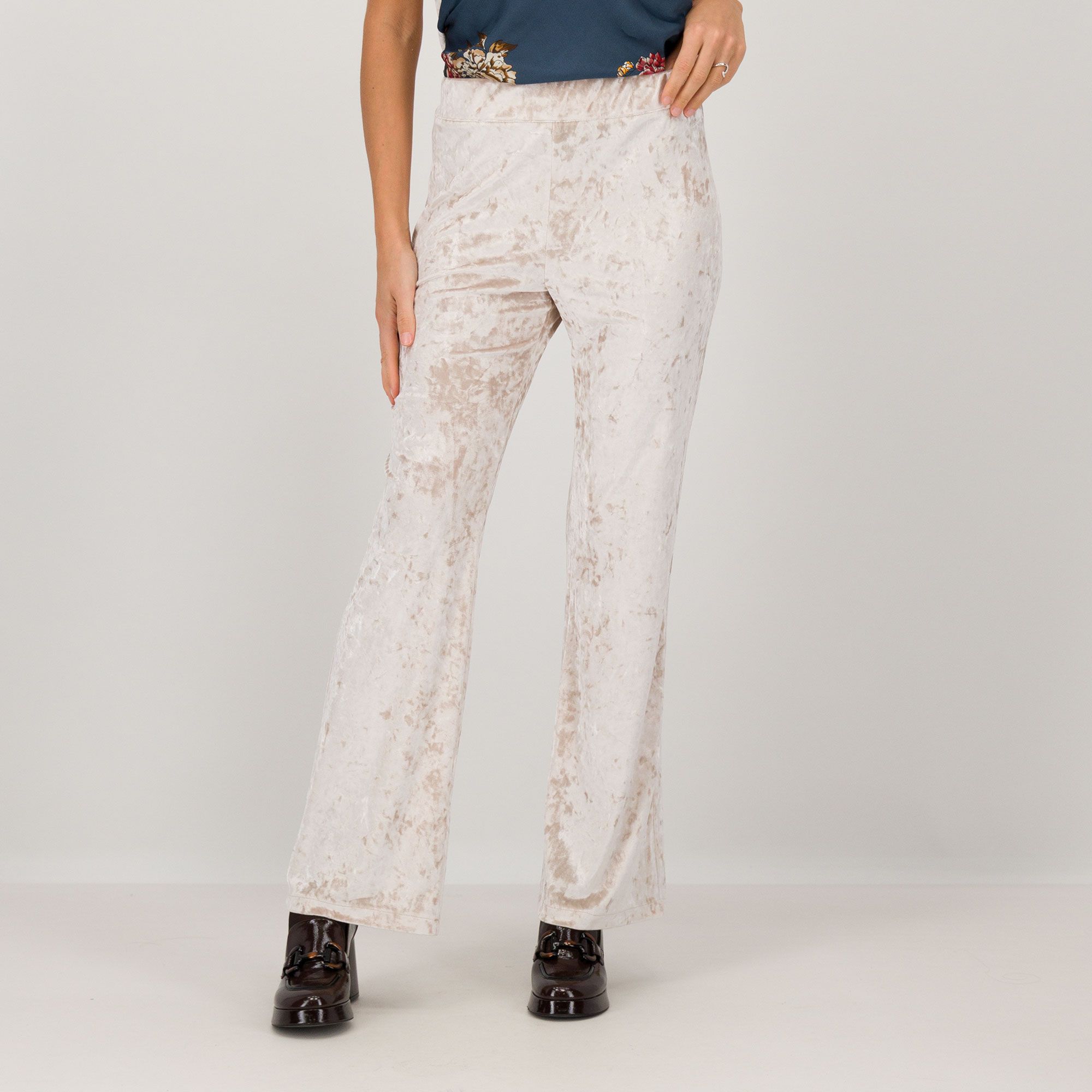 Palazzo Moda
Pantaloni lunghi in
ciniglia martellata
svasati al fondo