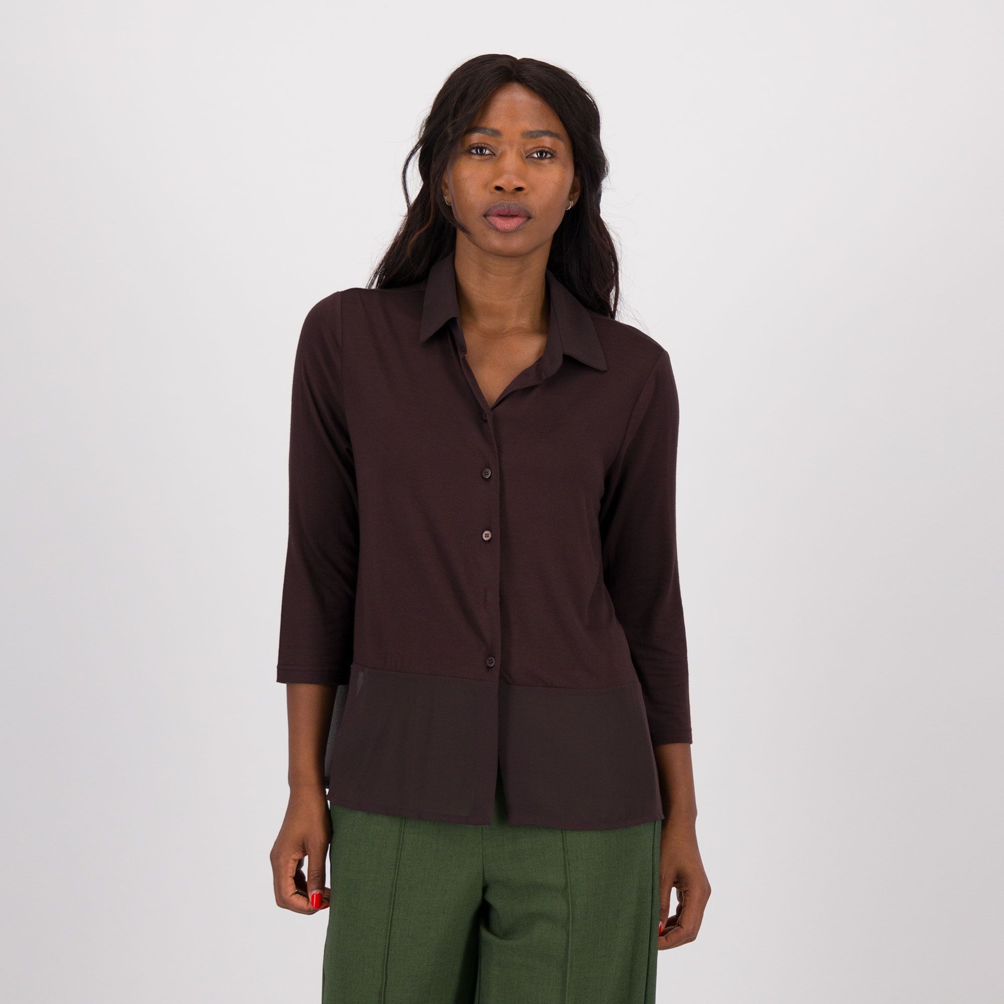 Caterina Lancini
Camicia in jersey
viscosa e georgette
con bottoncini a tono