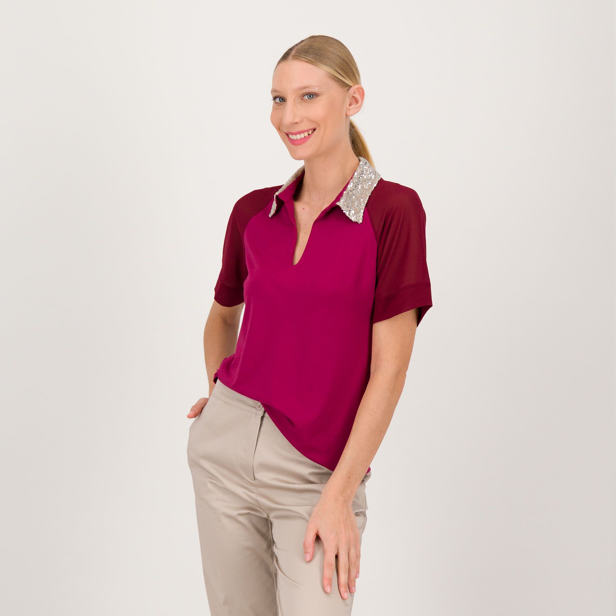 SottoMarino
T-shirt
con colletto
in paillettes