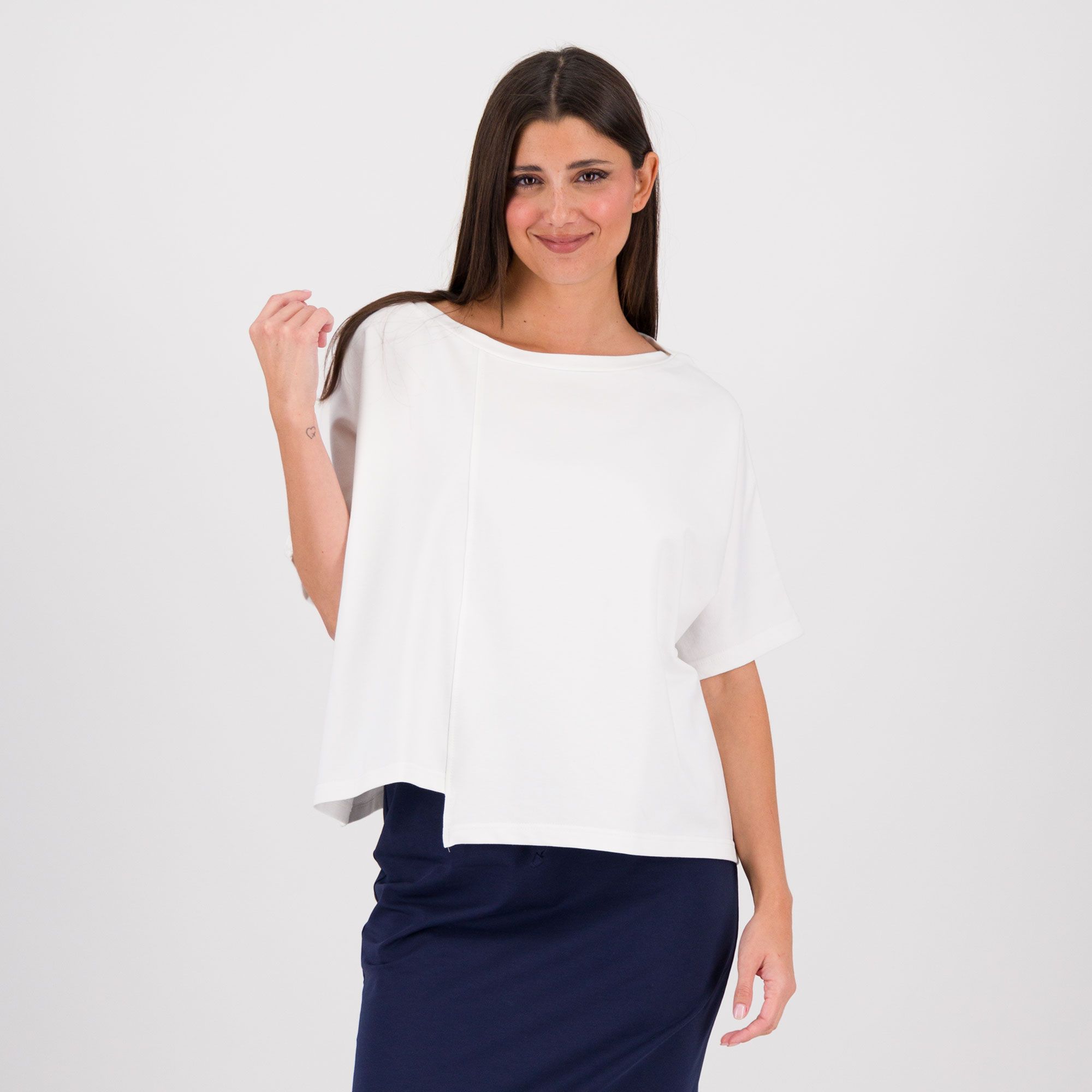 Studio 19
Felpa asimmetrica
con motivo taglio
a maniche corte