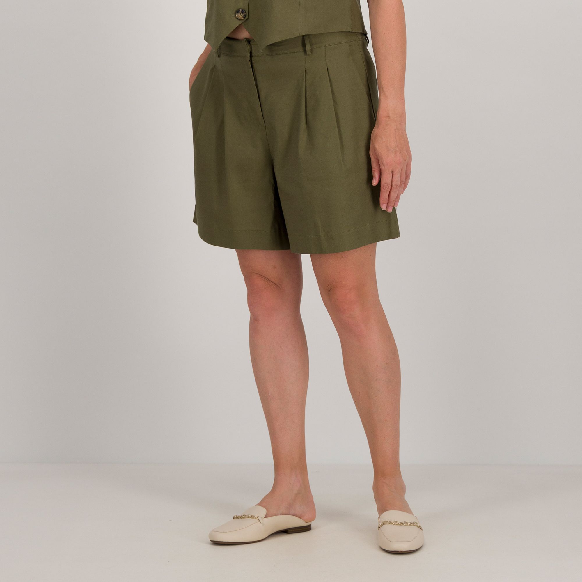 PALAZZO MODA
Pantaloncini con
pieghe in viscosa,
lino e cotone