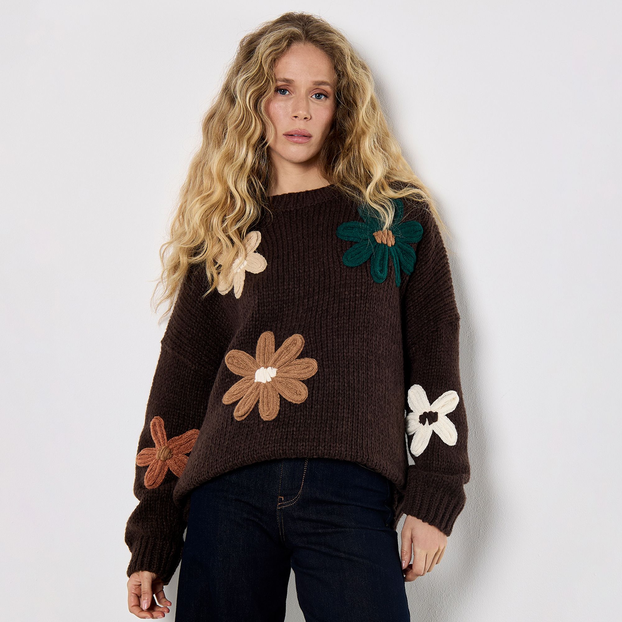 Apricot
Maglione
con ricamo
a fiori