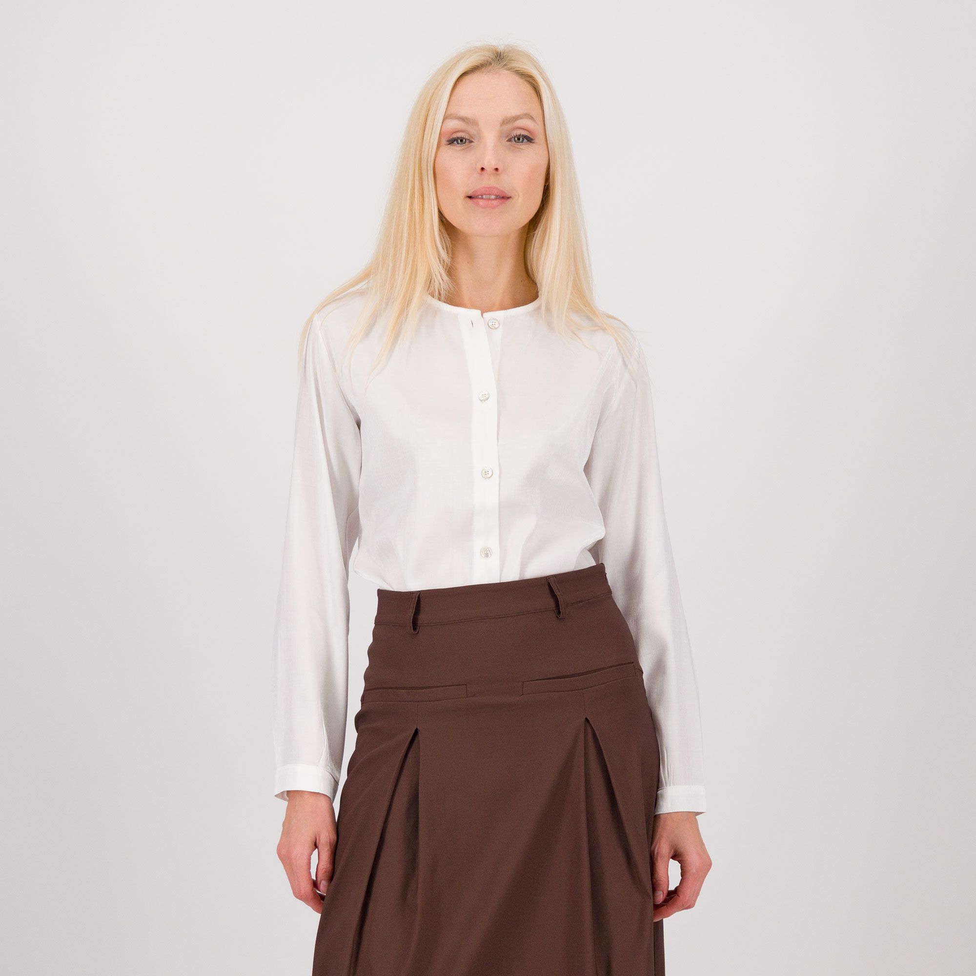 M’ama
Camicia girocollo
in raso di viscosa
cangiante