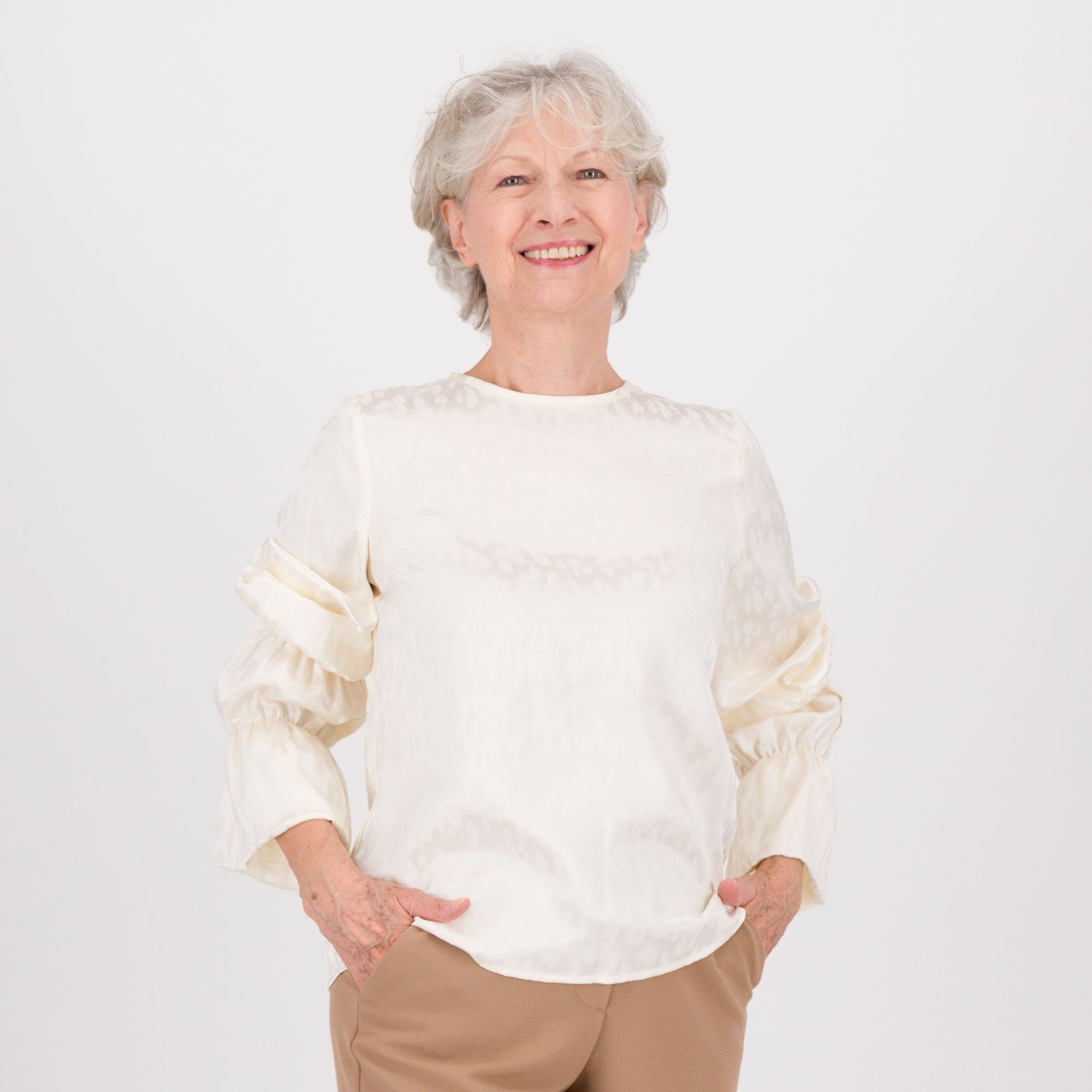 EXTESA
Blusa in raso
jacquard con sbuffi
sulle maniche