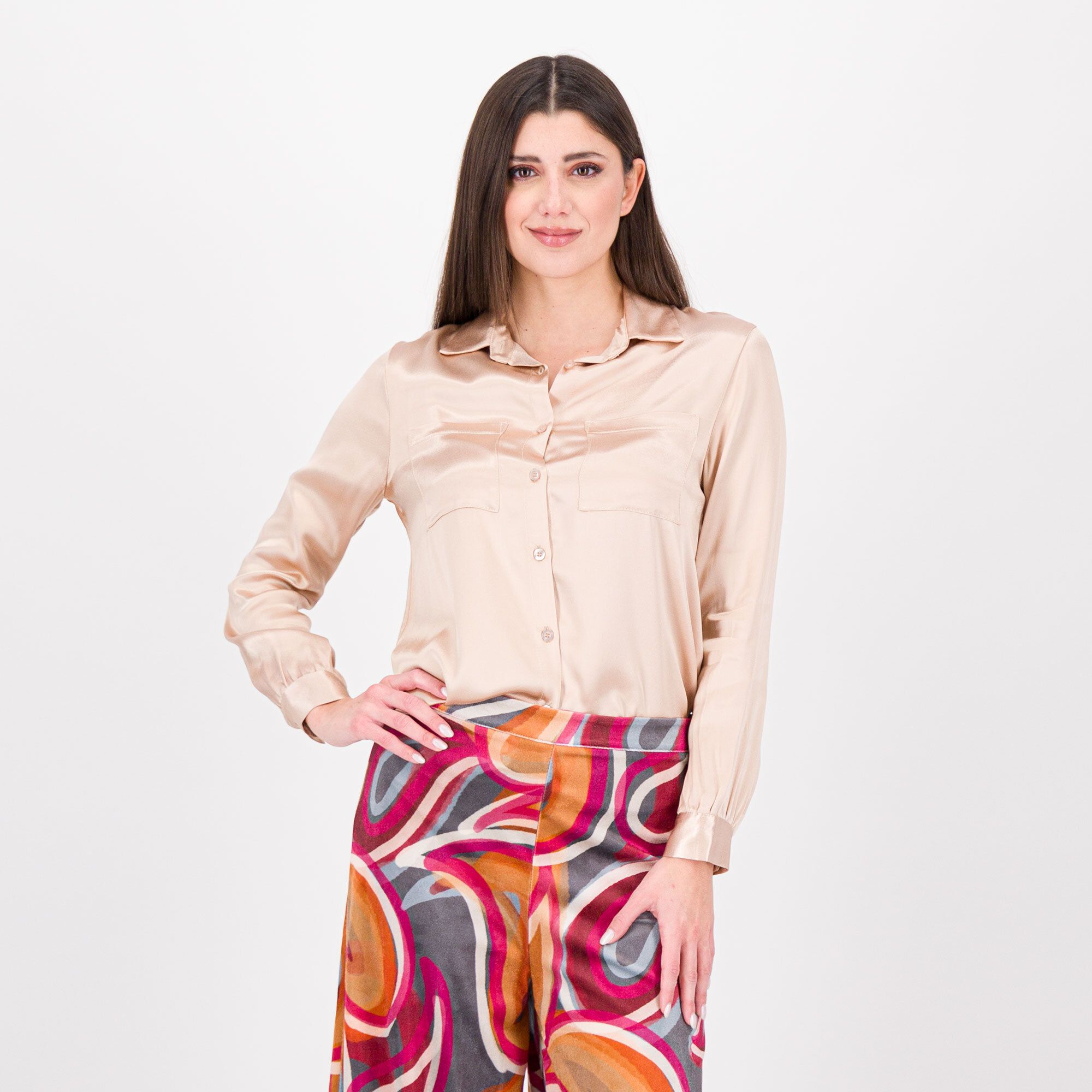 PALAZZO MODA
Camicia in raso con
tasche