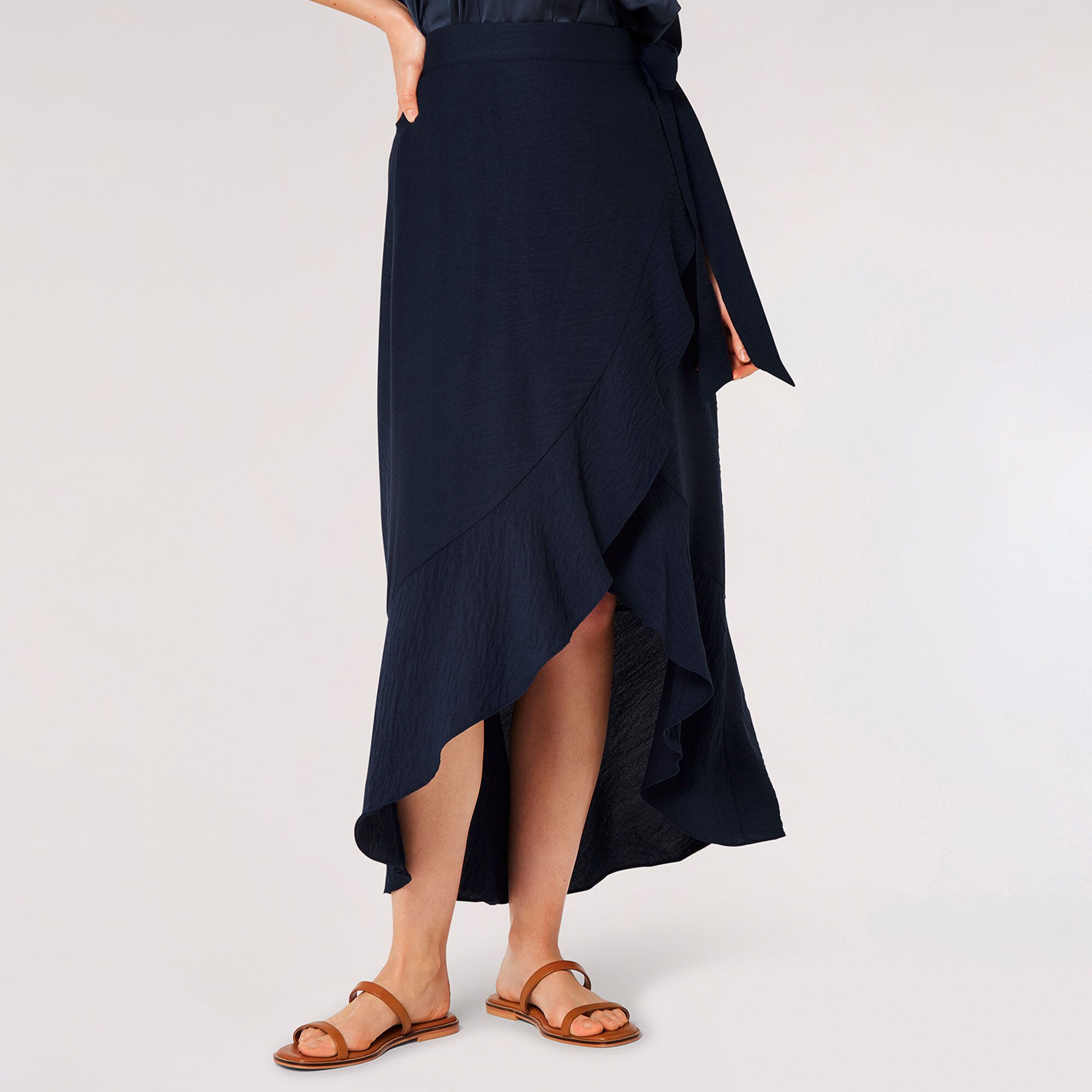 APRICOT
Gonna lunga a
portafoglio in misto
viscosa con volant