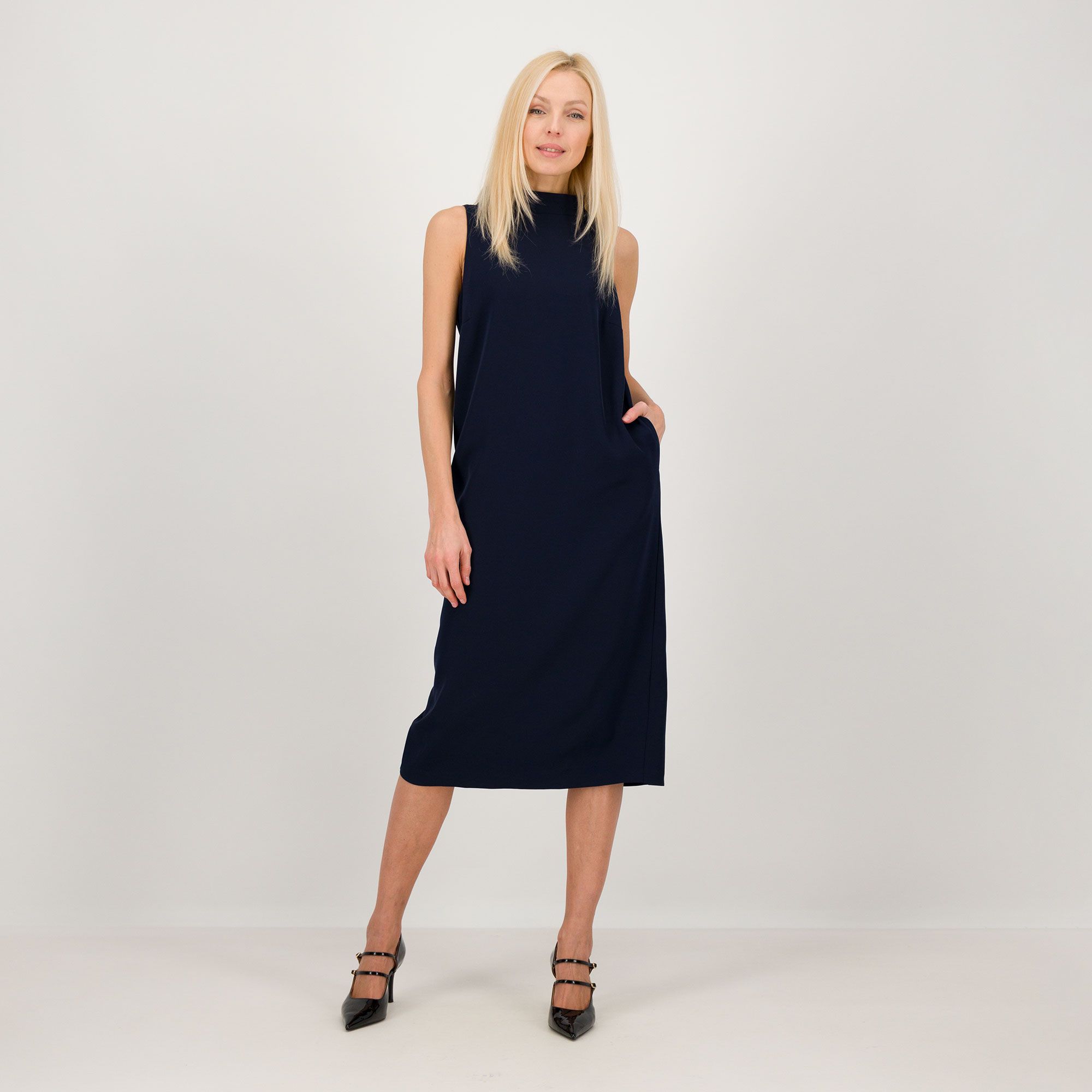 Caterina Lancini
Abito midi smanicato
con collo a cratere