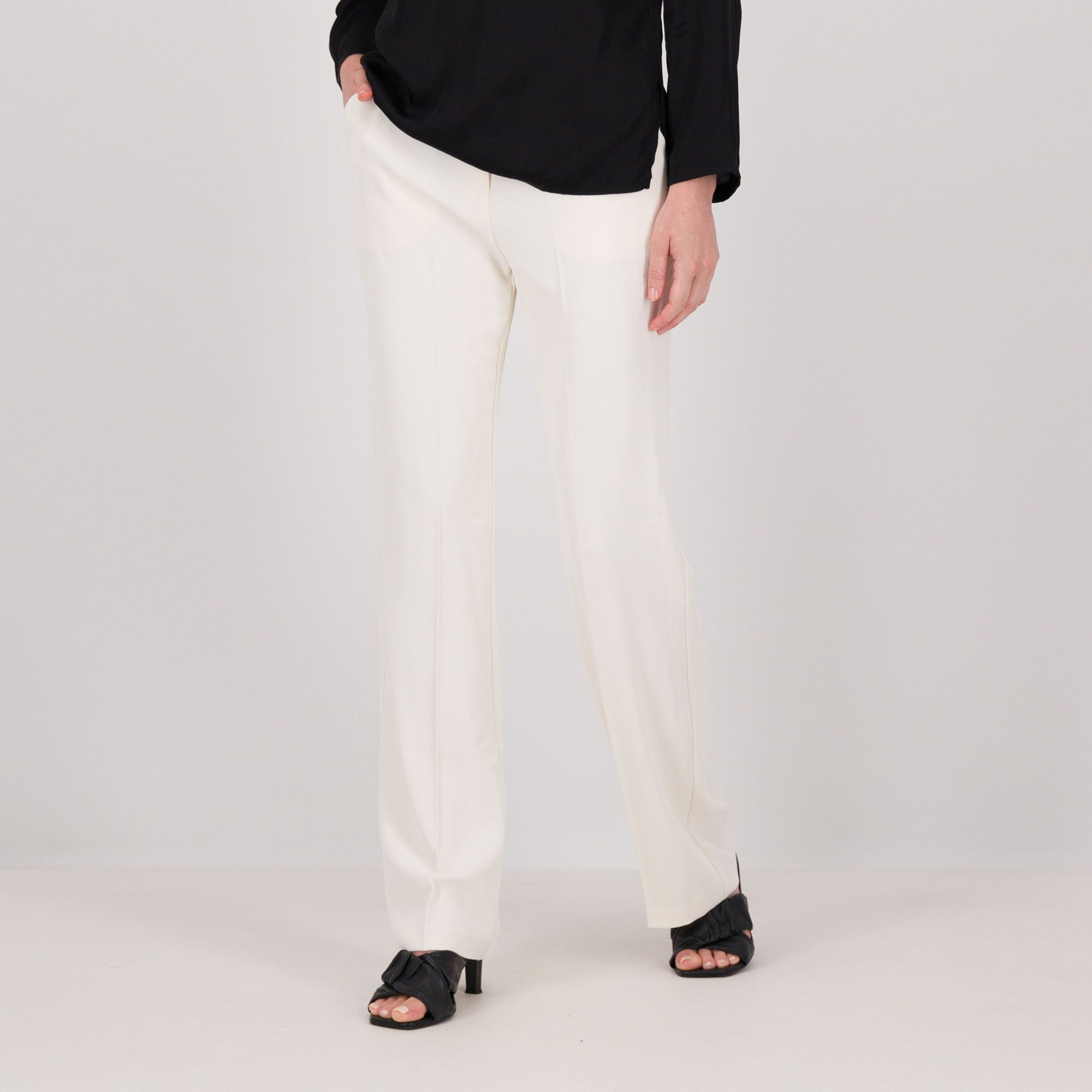 SottoMarino
Pantaloni lunghi
a gamba dritta
con elastico in vita