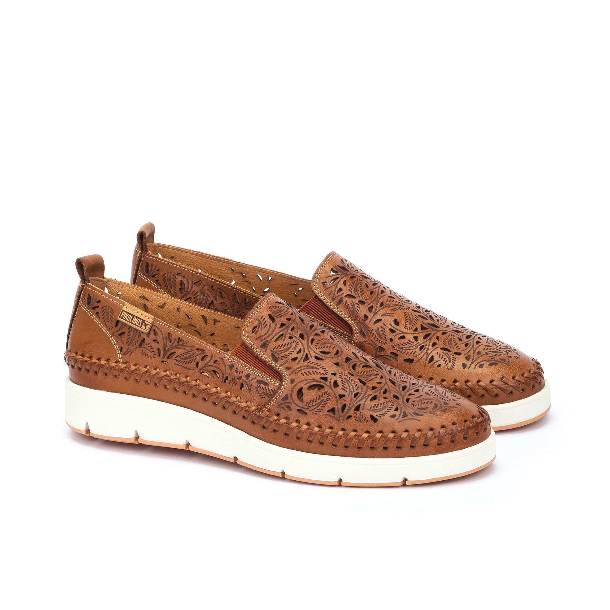 Pikolinos
Slip-on in pelle
traforata con
cuciture suola 3,5cm