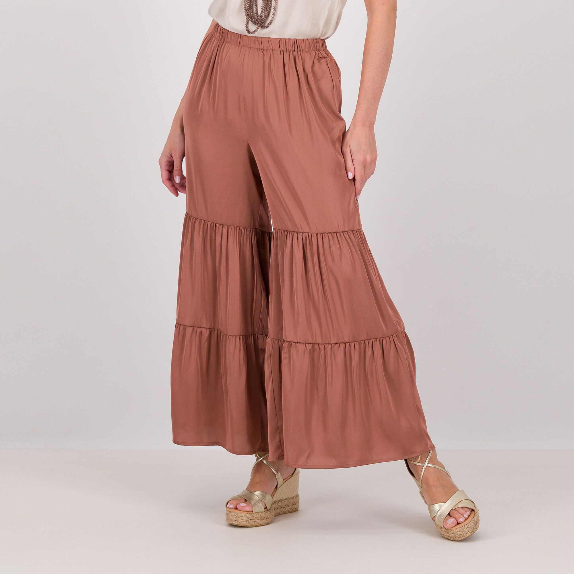 PARKER & ROWE
Pantaloni a balze
in satin con
elastico dietro
