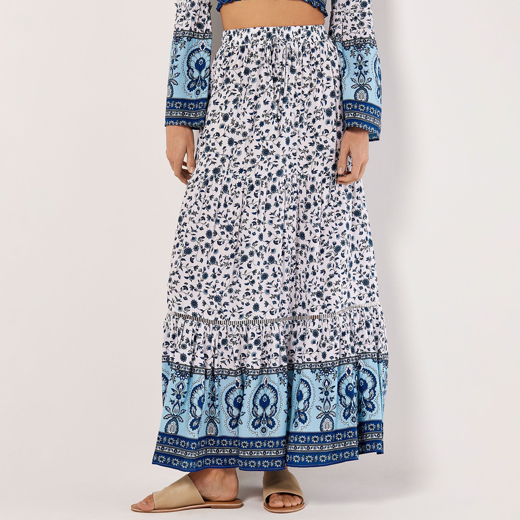 APRICOT
Gonna lunga
a balze in
viscosa fantasia