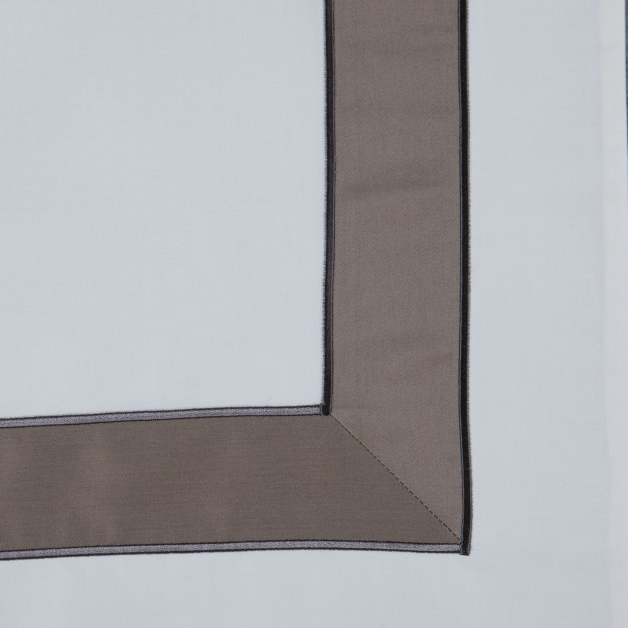 Ferò
Federa arredo
4 volani in raso
di cotone 30x40 cm