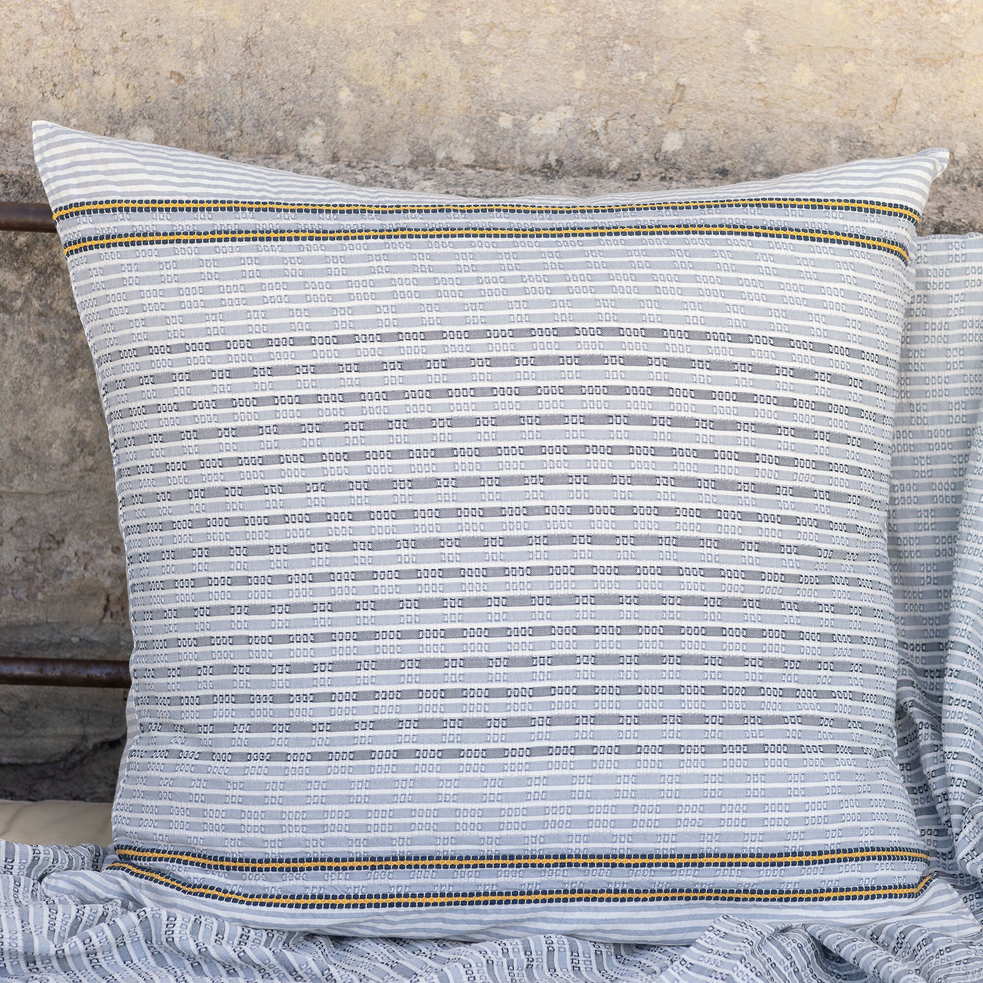 Ferò
Federa arredo 45x45
motivo righe
ricamo jacquard